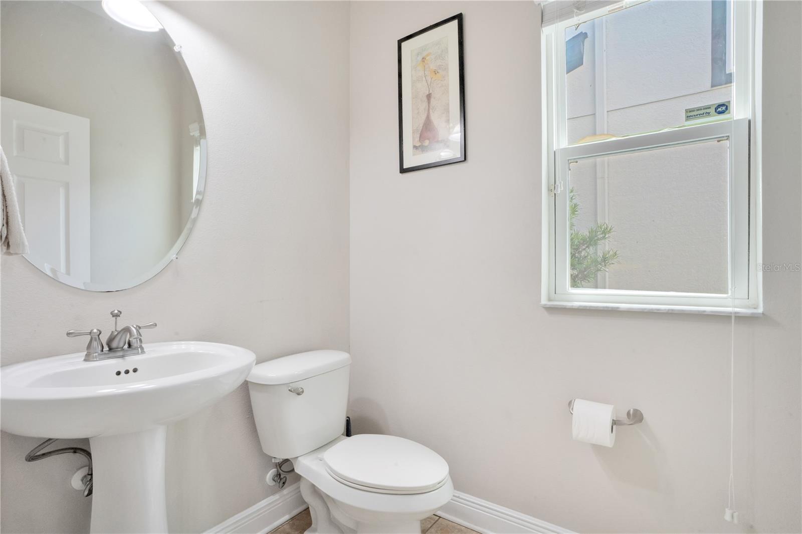 Downstairs 1/2 bathroom