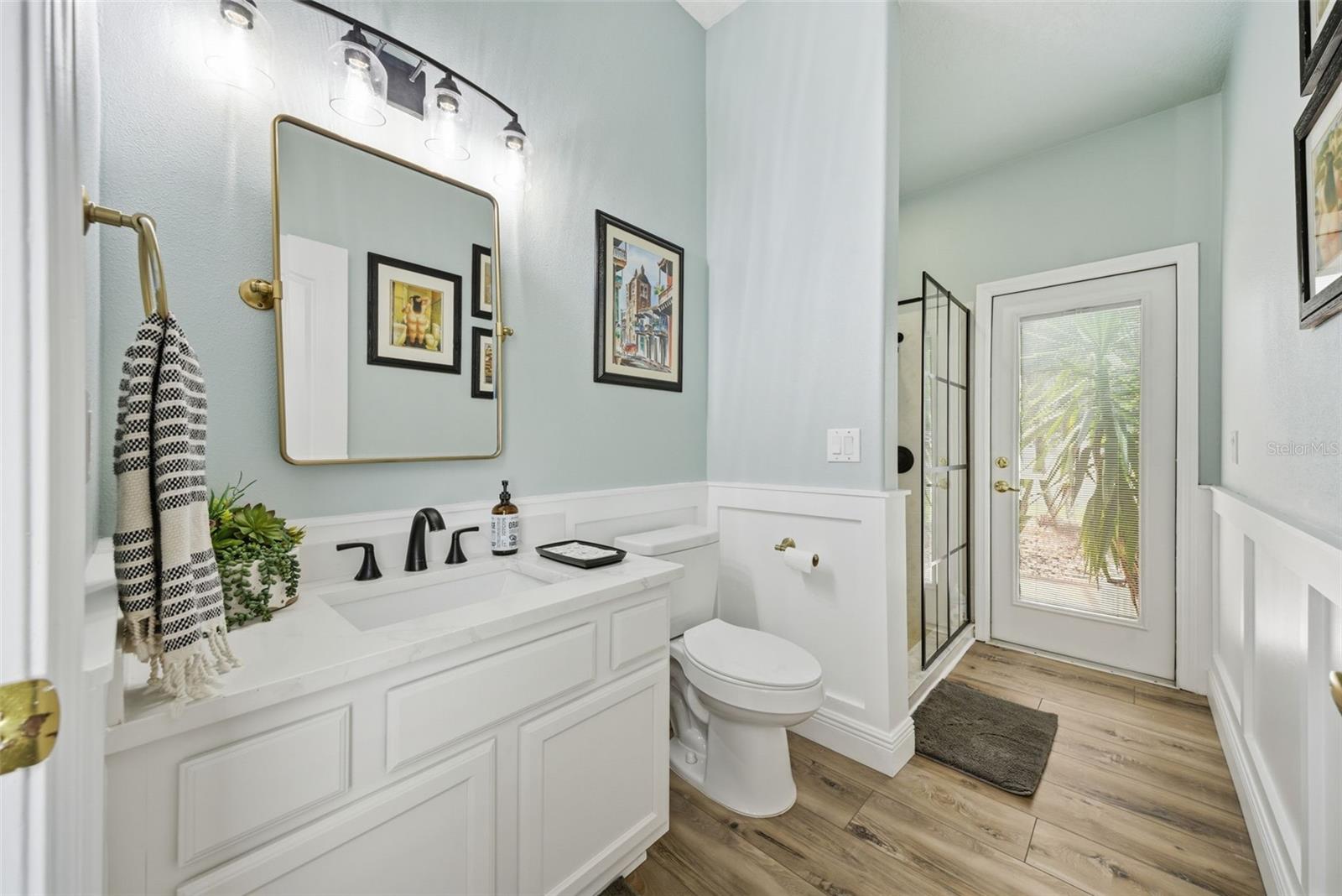 Guest bathroom 3