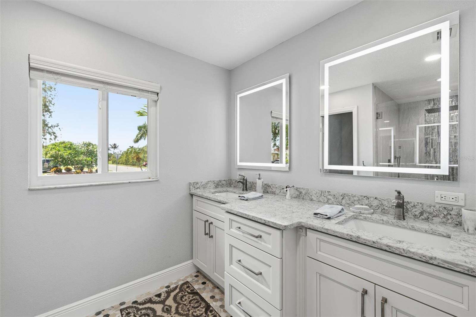 Primary En Suite Bathroom! Dual Sinks! Quartz Counters! Back lit, Anti Fog Mirrors! Upgraded Cabinetry Hardware!