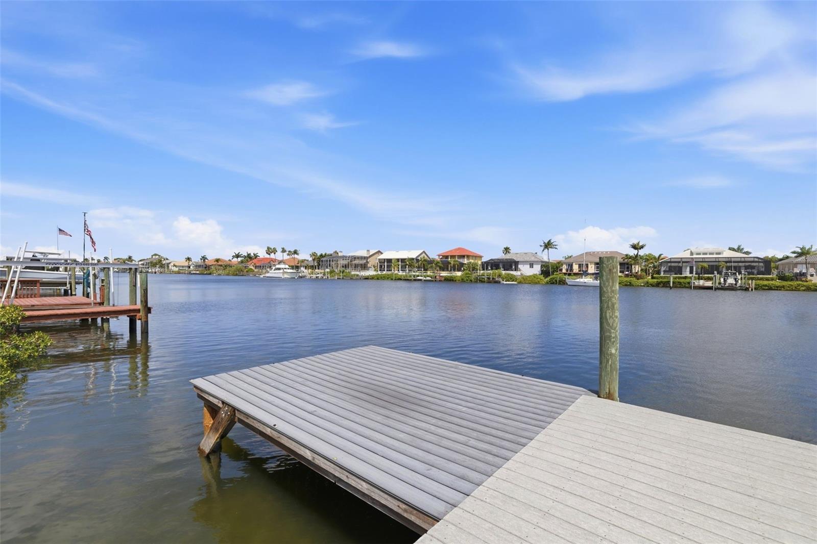 The oversized Dock allows many options!