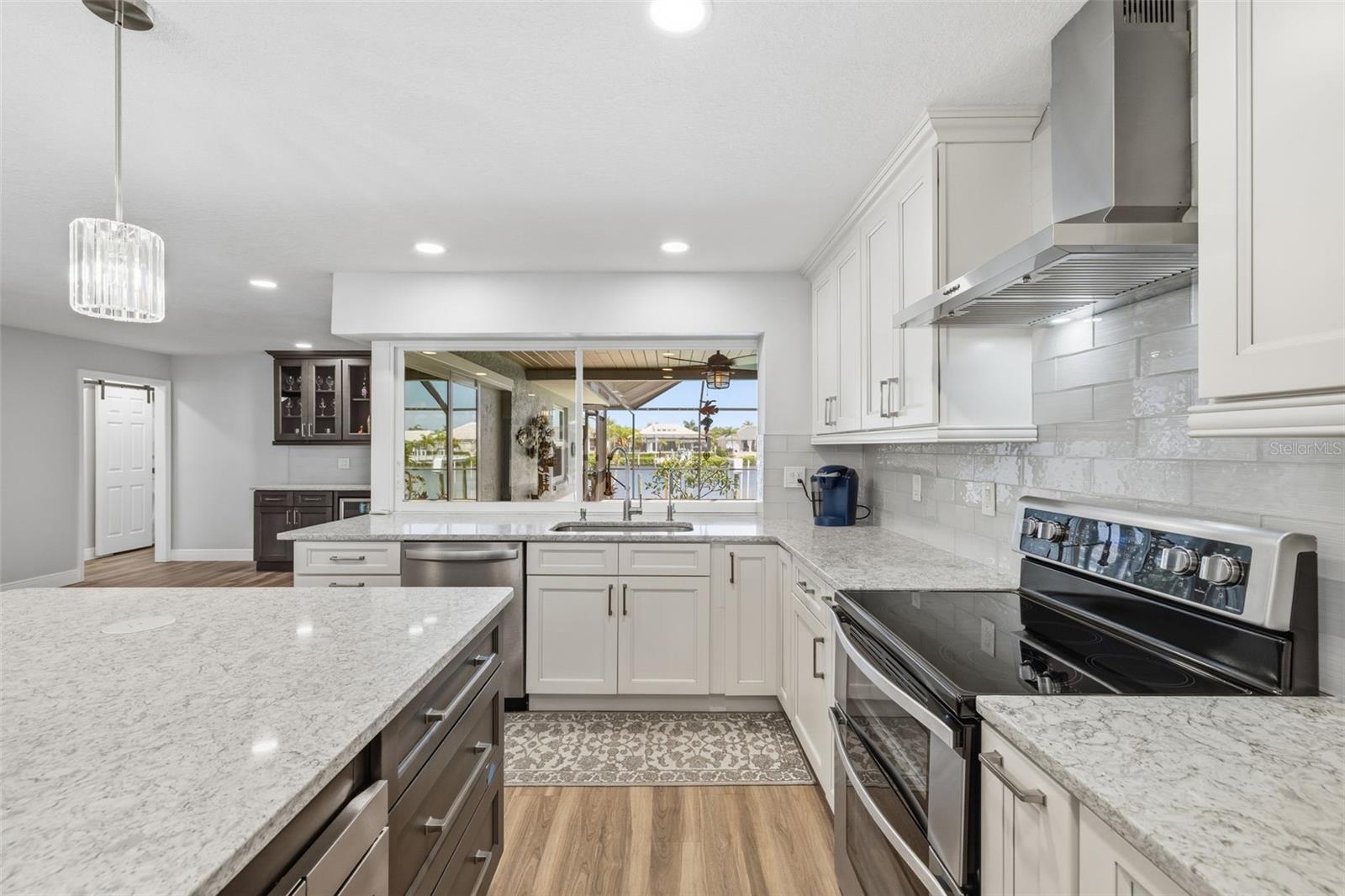 Ornate Details everywhere you look! Double Oven helps a great deal!