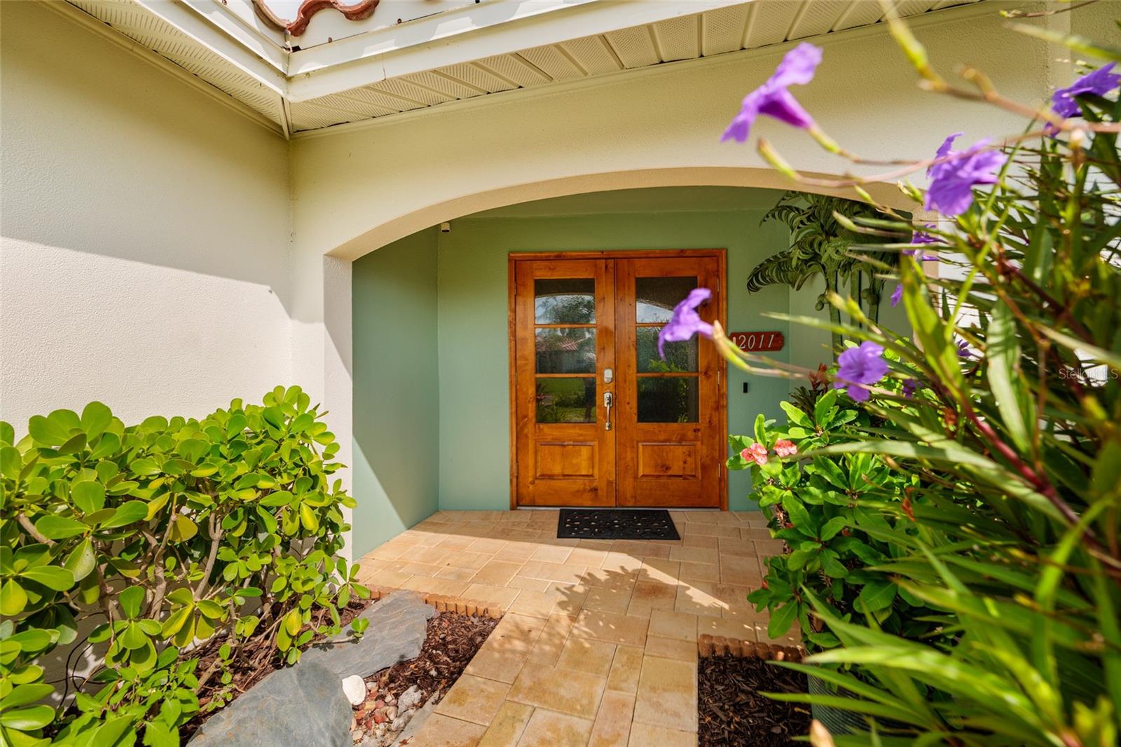 Exterior Front/Front Entrance