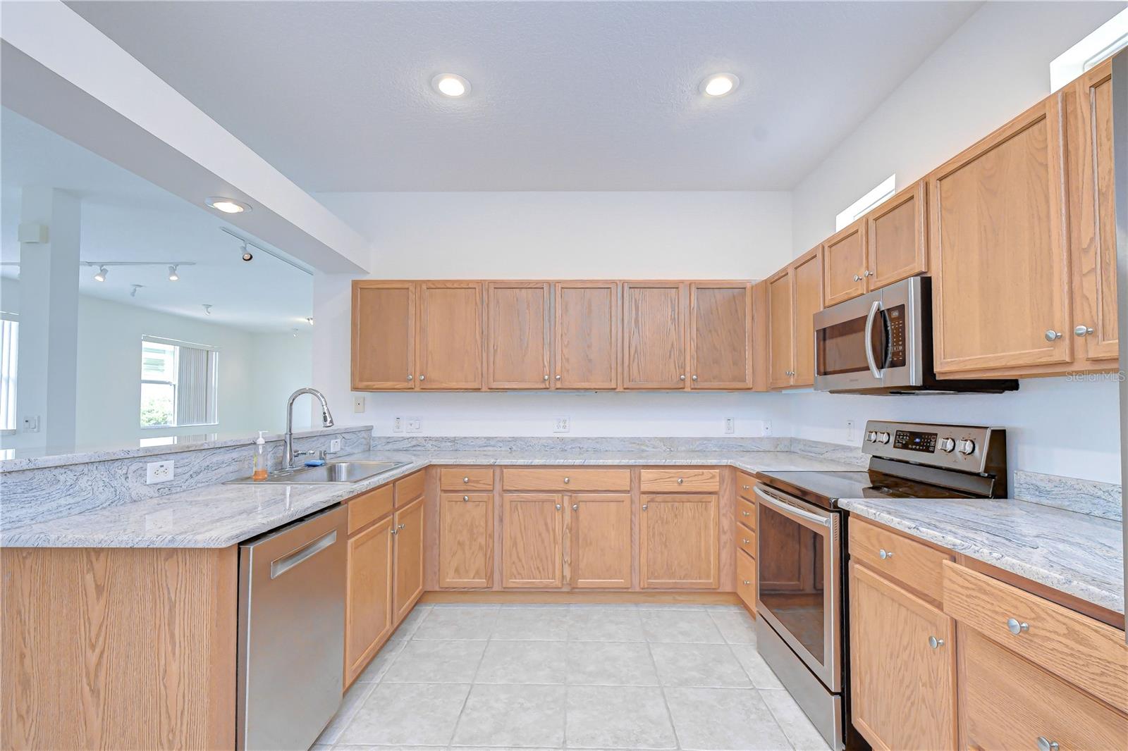 Kitchen - Breakfast Bar