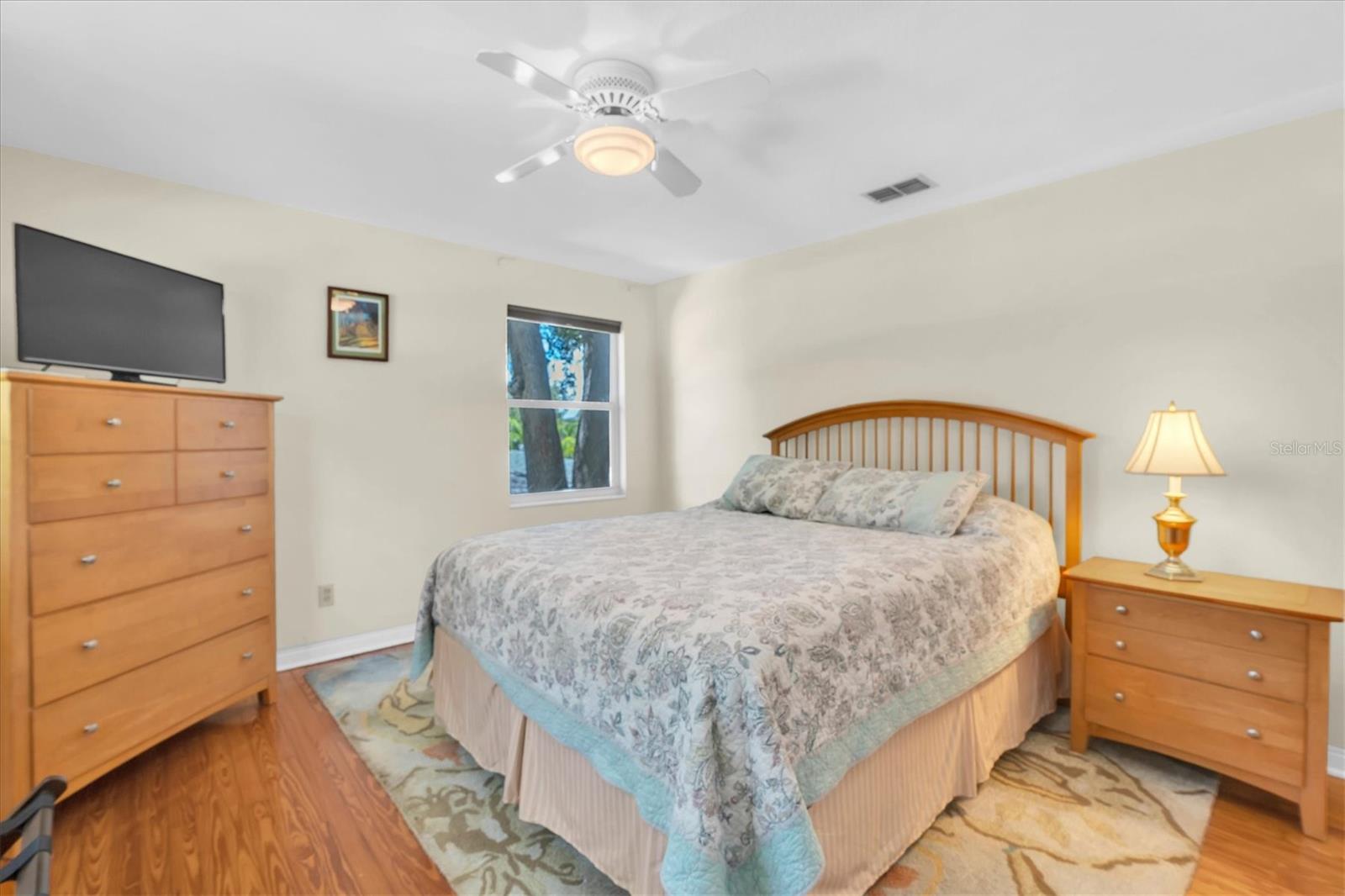 Upstairs Bedroom #5