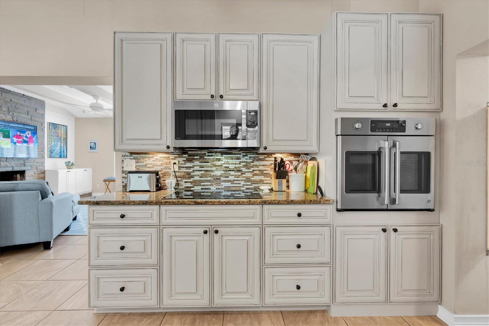 Cafe Built-in Oven - Tile Backsplash