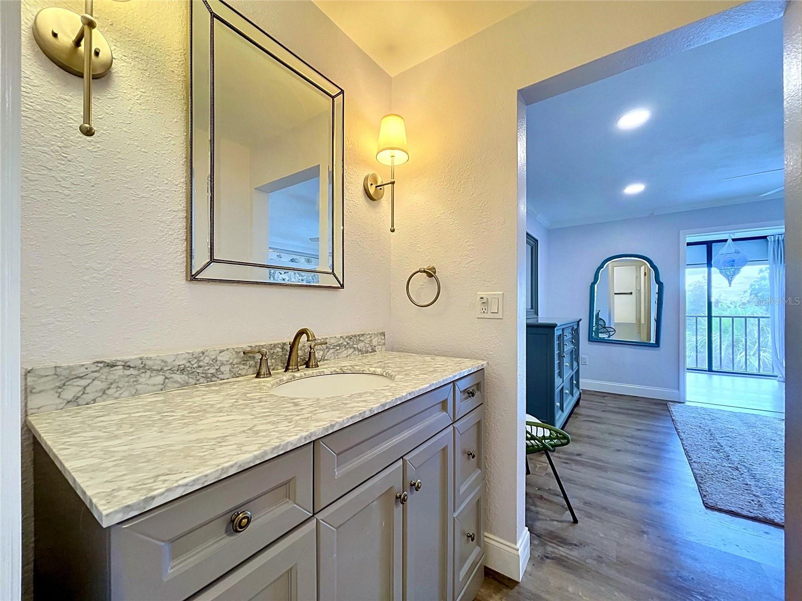 Master bath w 1st (his) sink