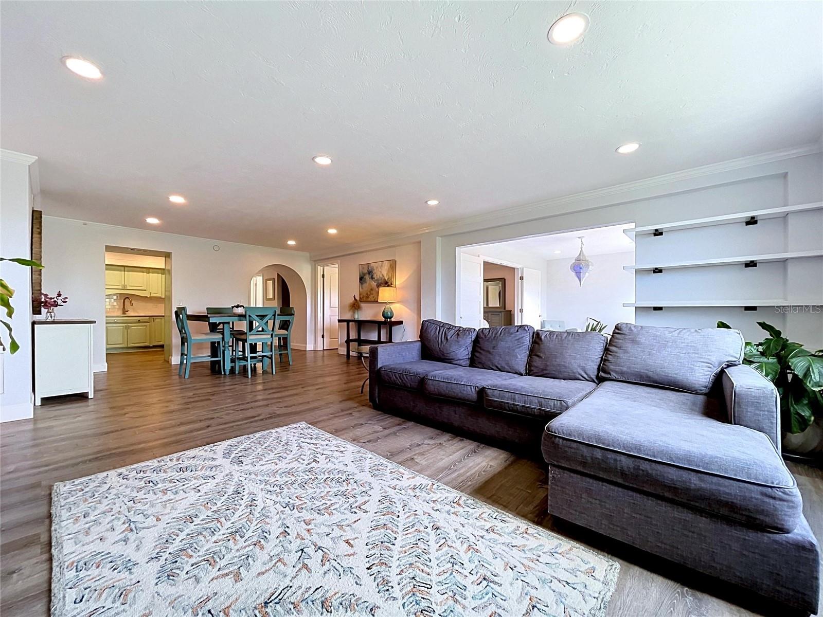 Living Room w Dining & FL/Bonus Room