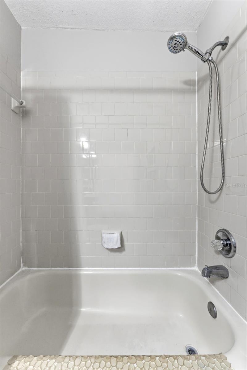Primary en-suite bathroom