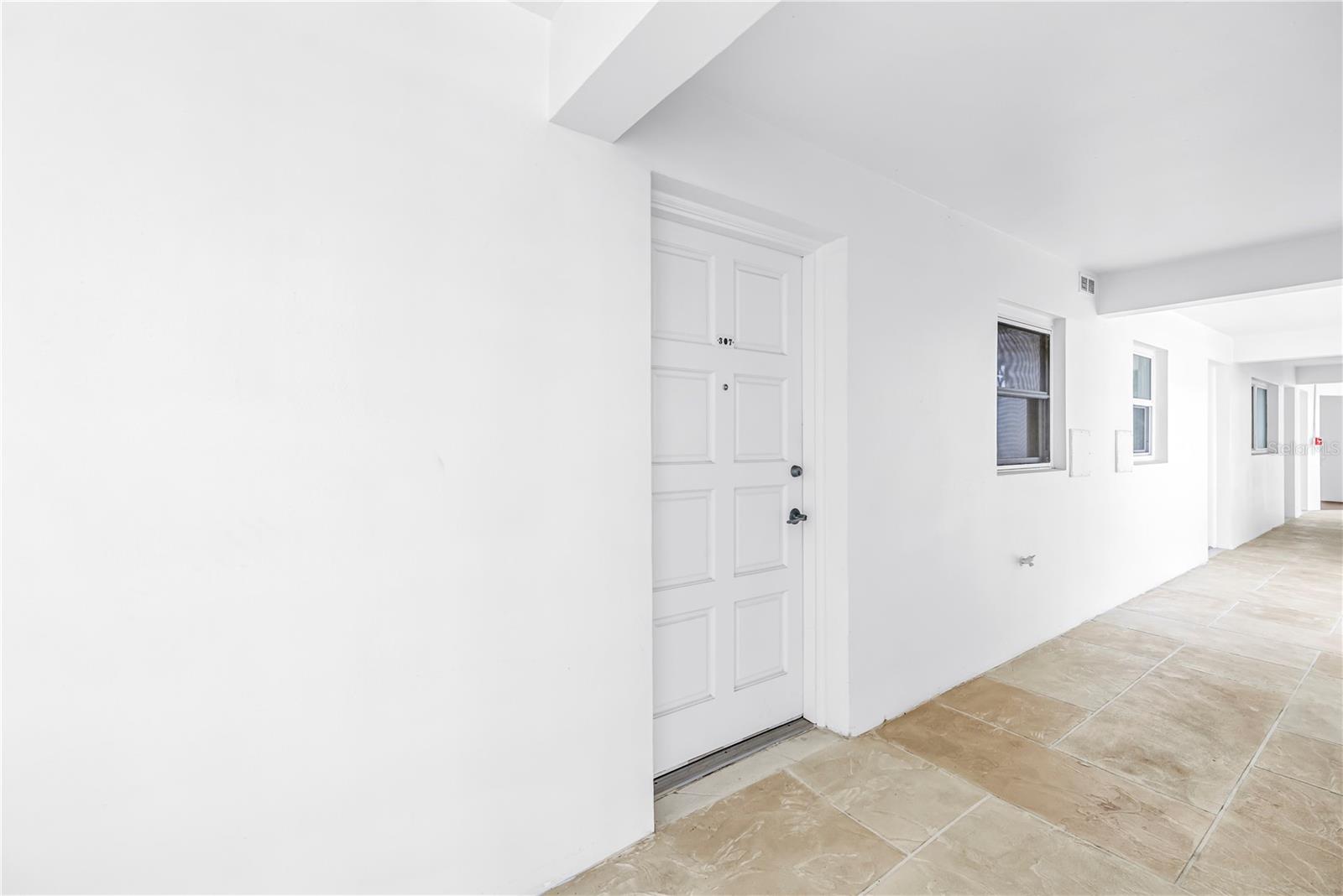 TB8513610