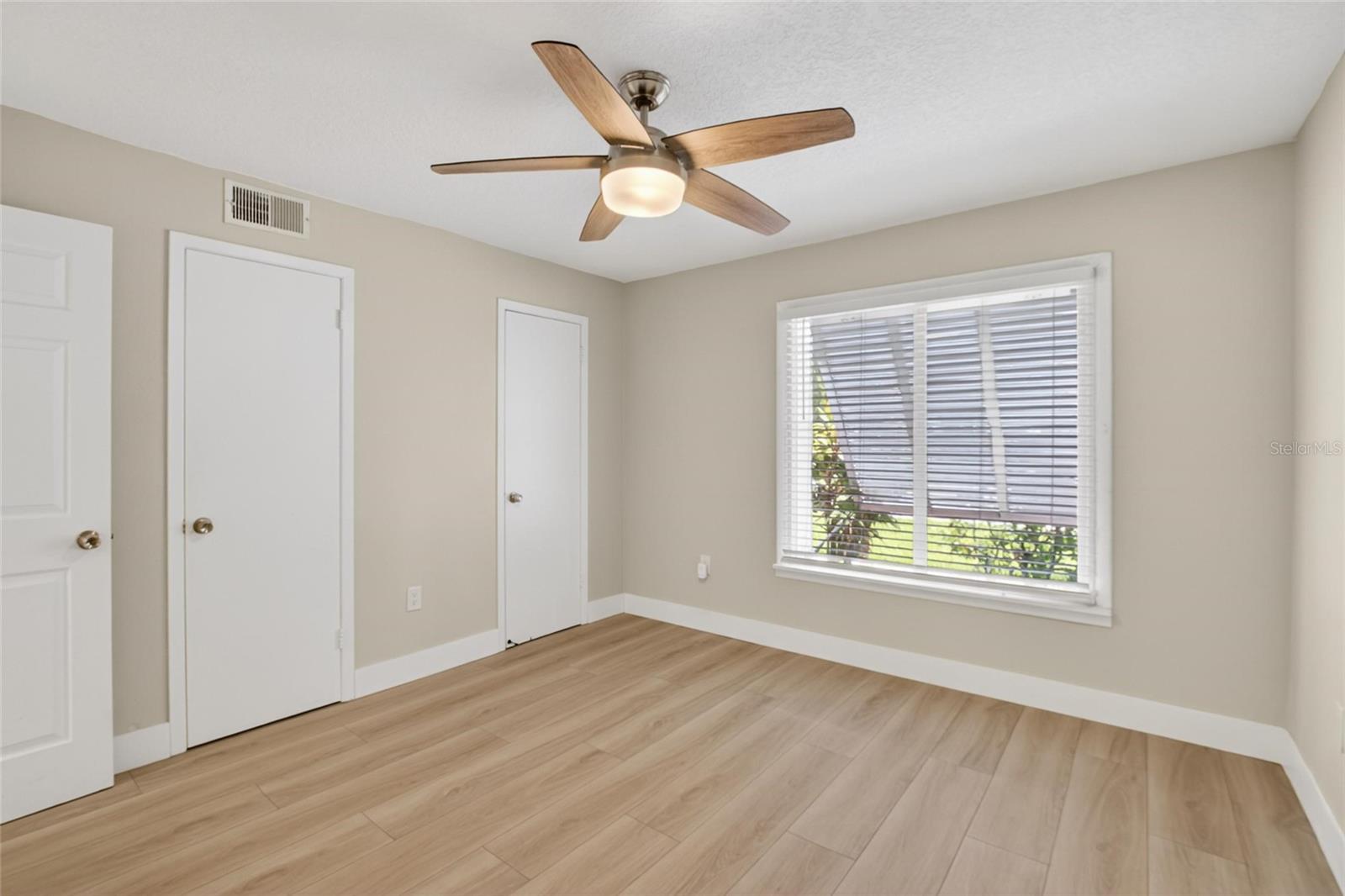 TB8513635