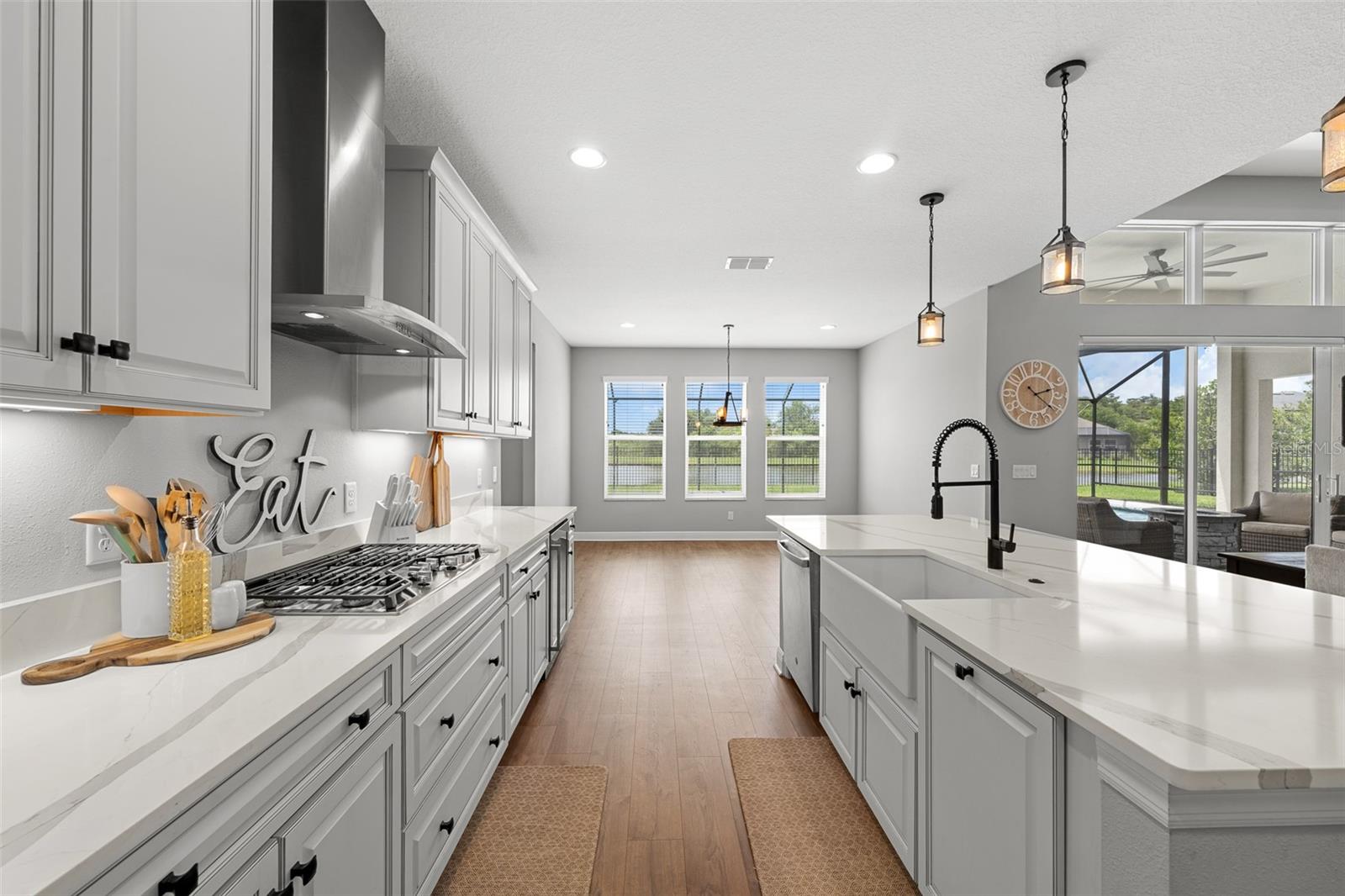 TB8513636