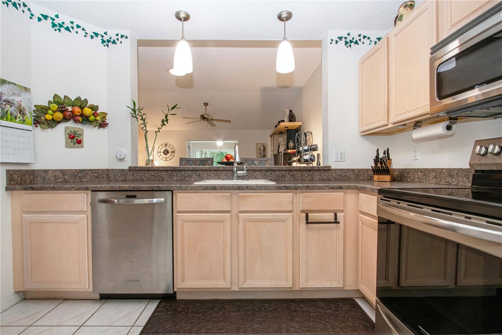 Kitchen w/pass thru to Great Room