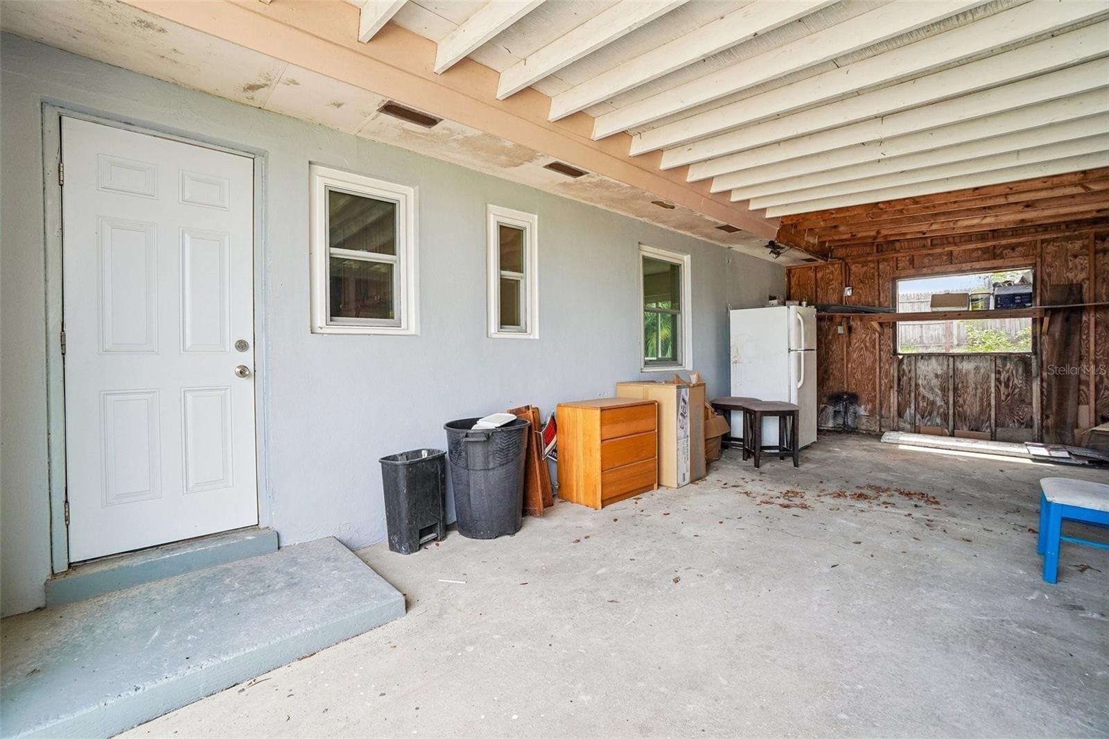 TB8513656