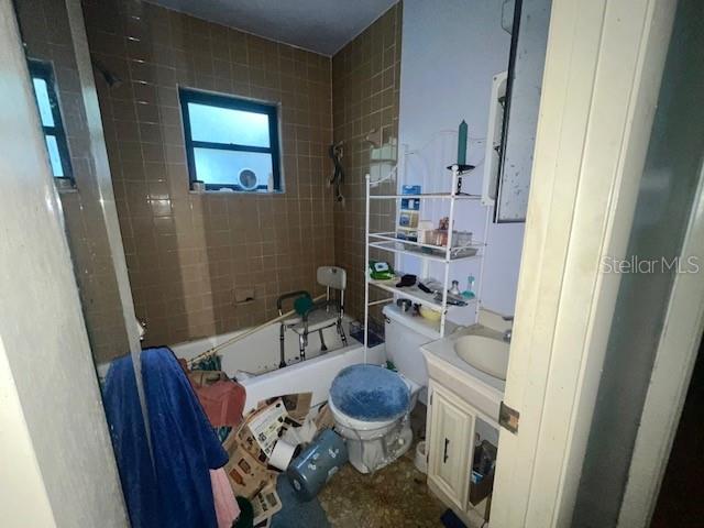 TB8513658