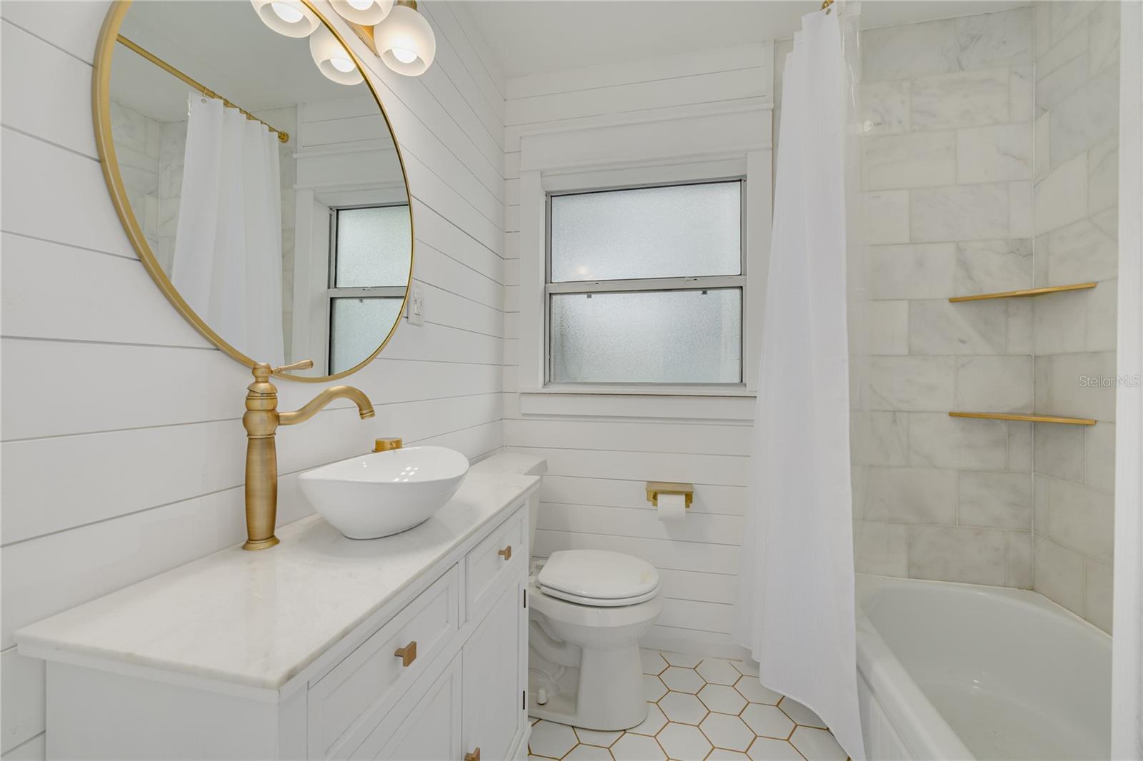 Stunning full bathroom