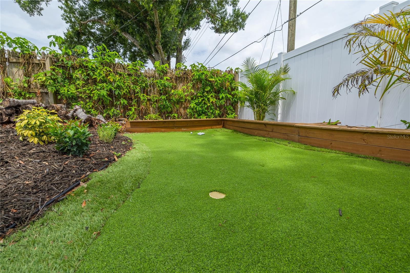 Private putting green