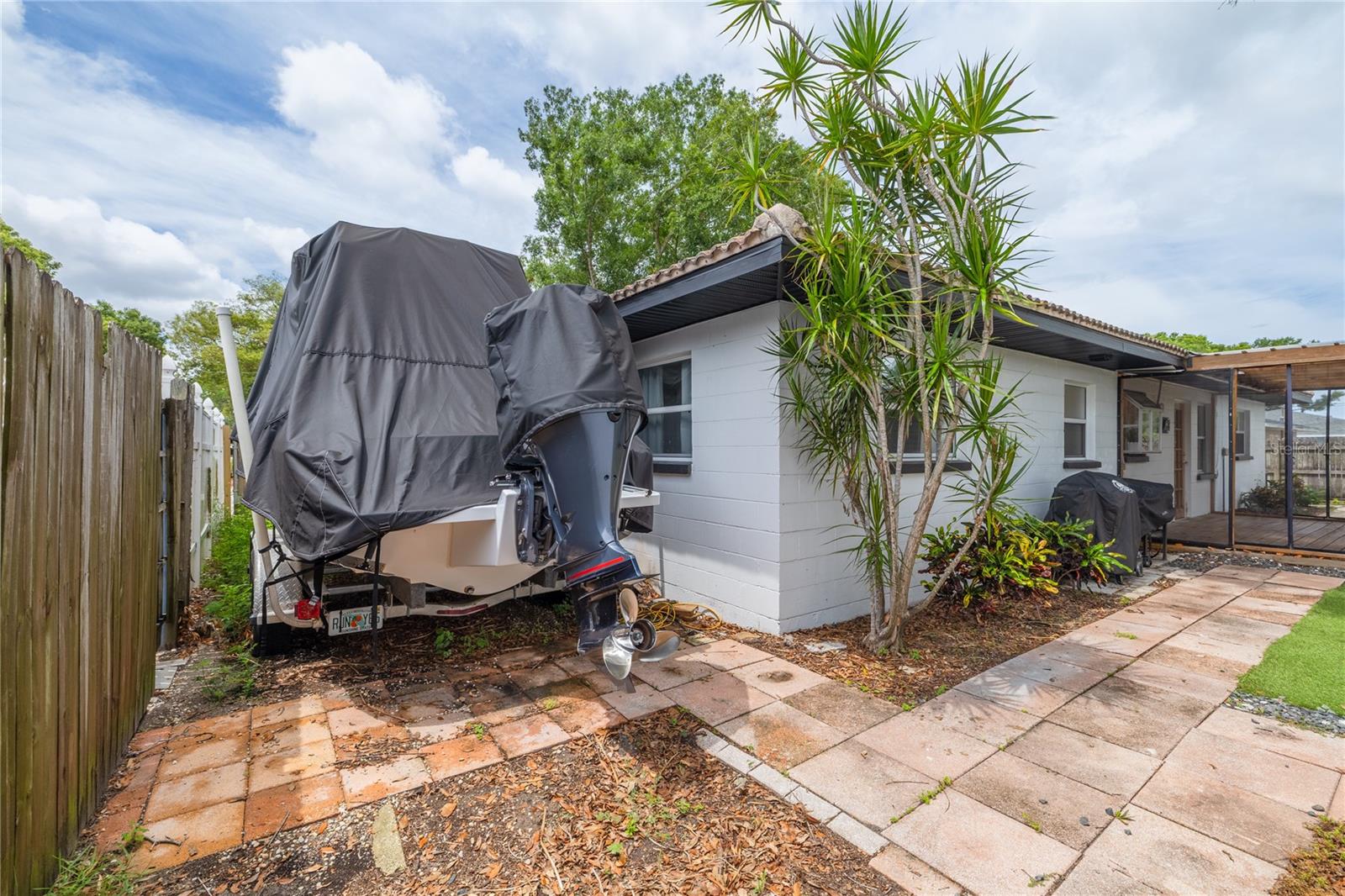 Boat parking on side yards