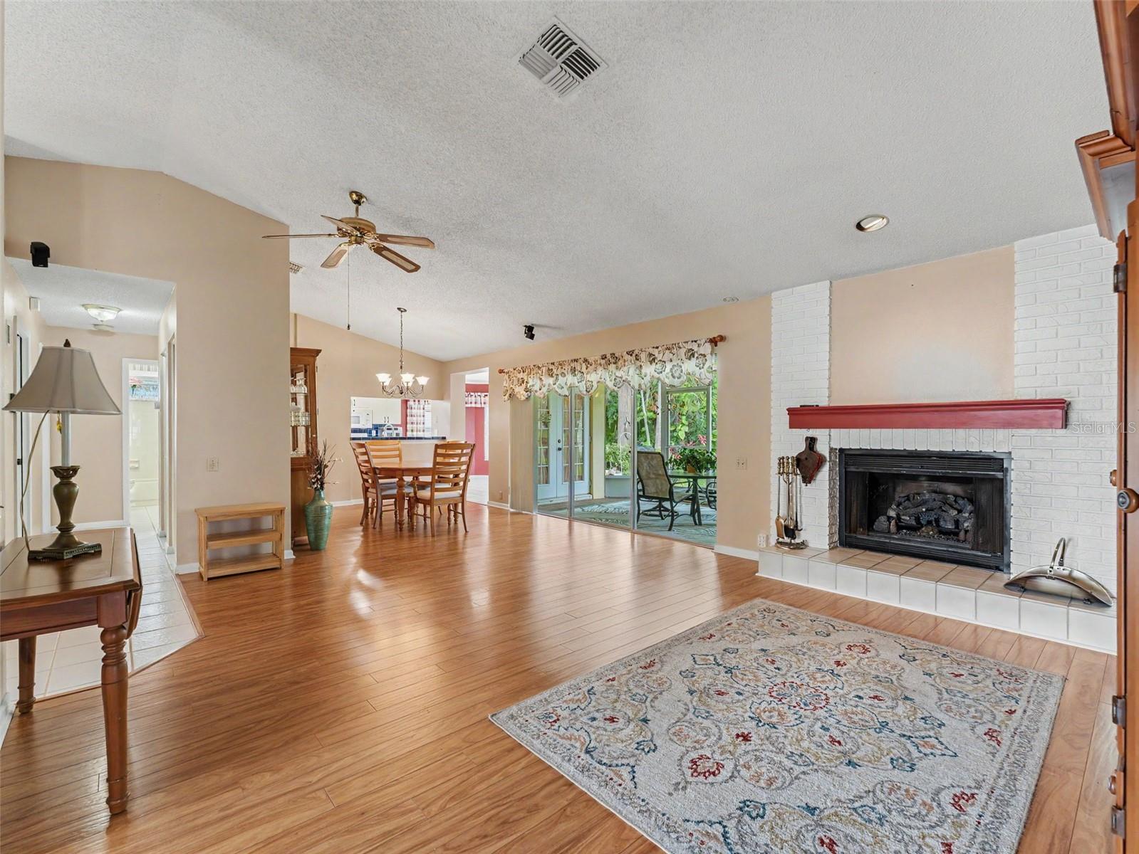 Living/Dining Area
