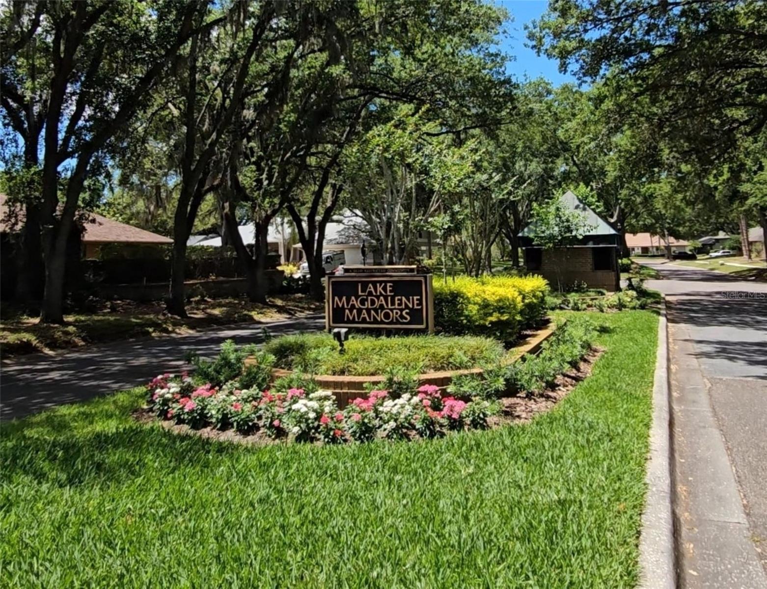 Lake Magdalene Manors Community