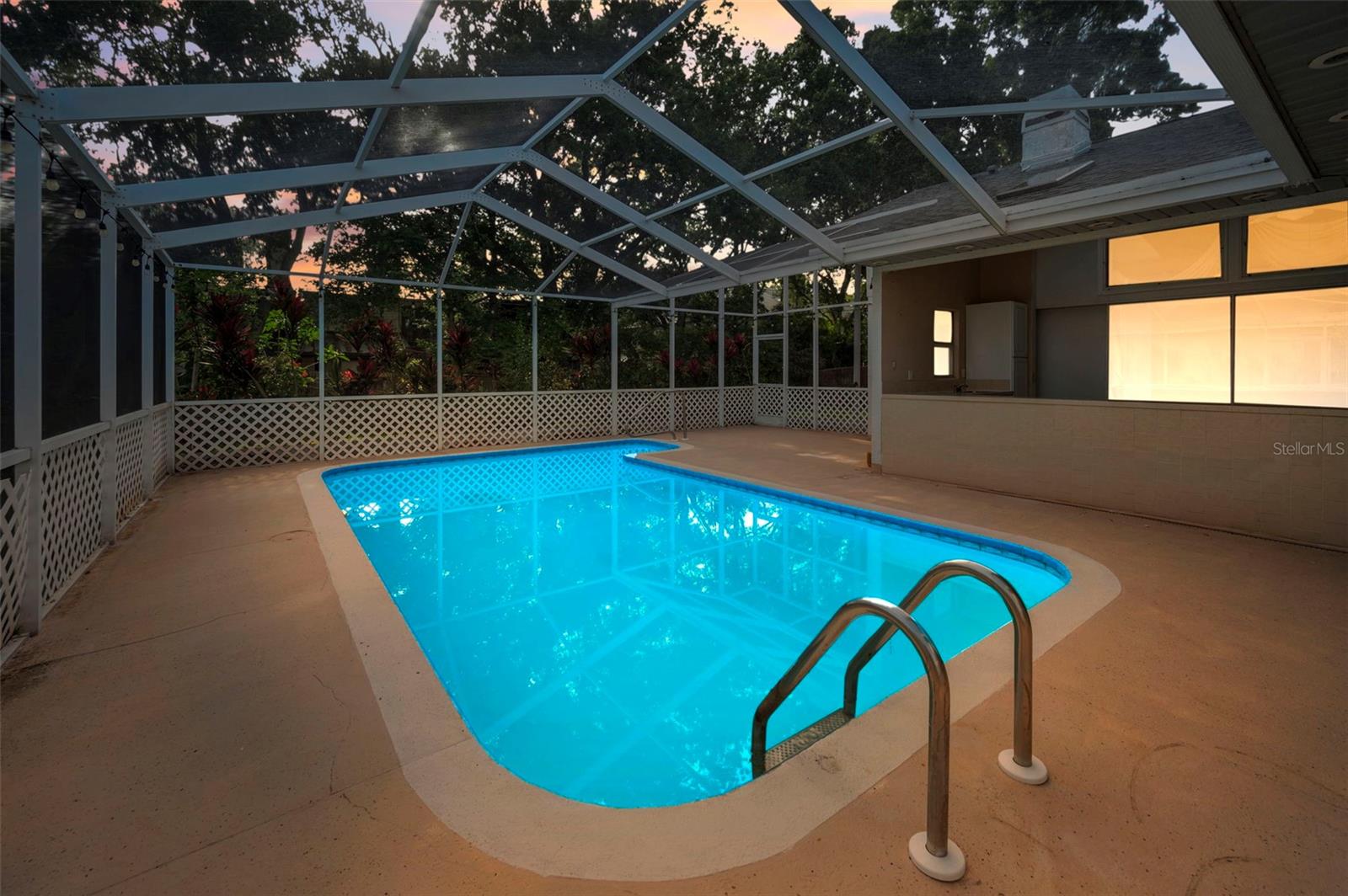 Screened-in Lanai & Pool