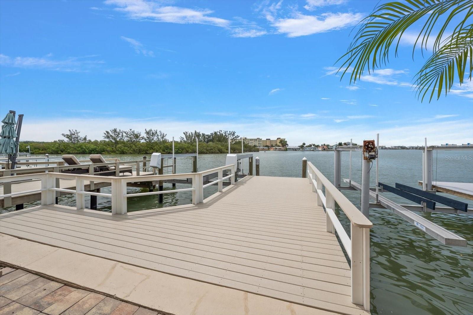 Island view, watch the wildlife while enjoying a beautiful sunrise