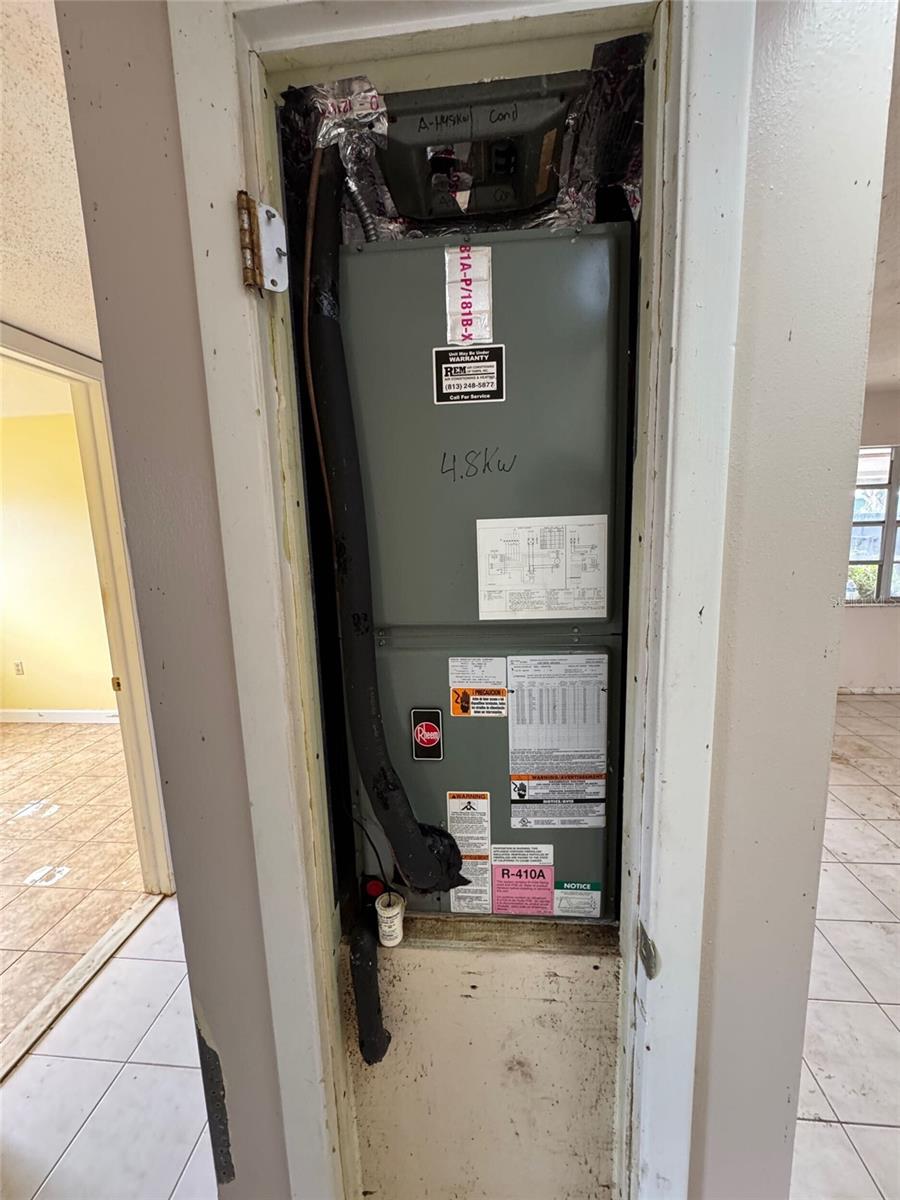 TB8513743