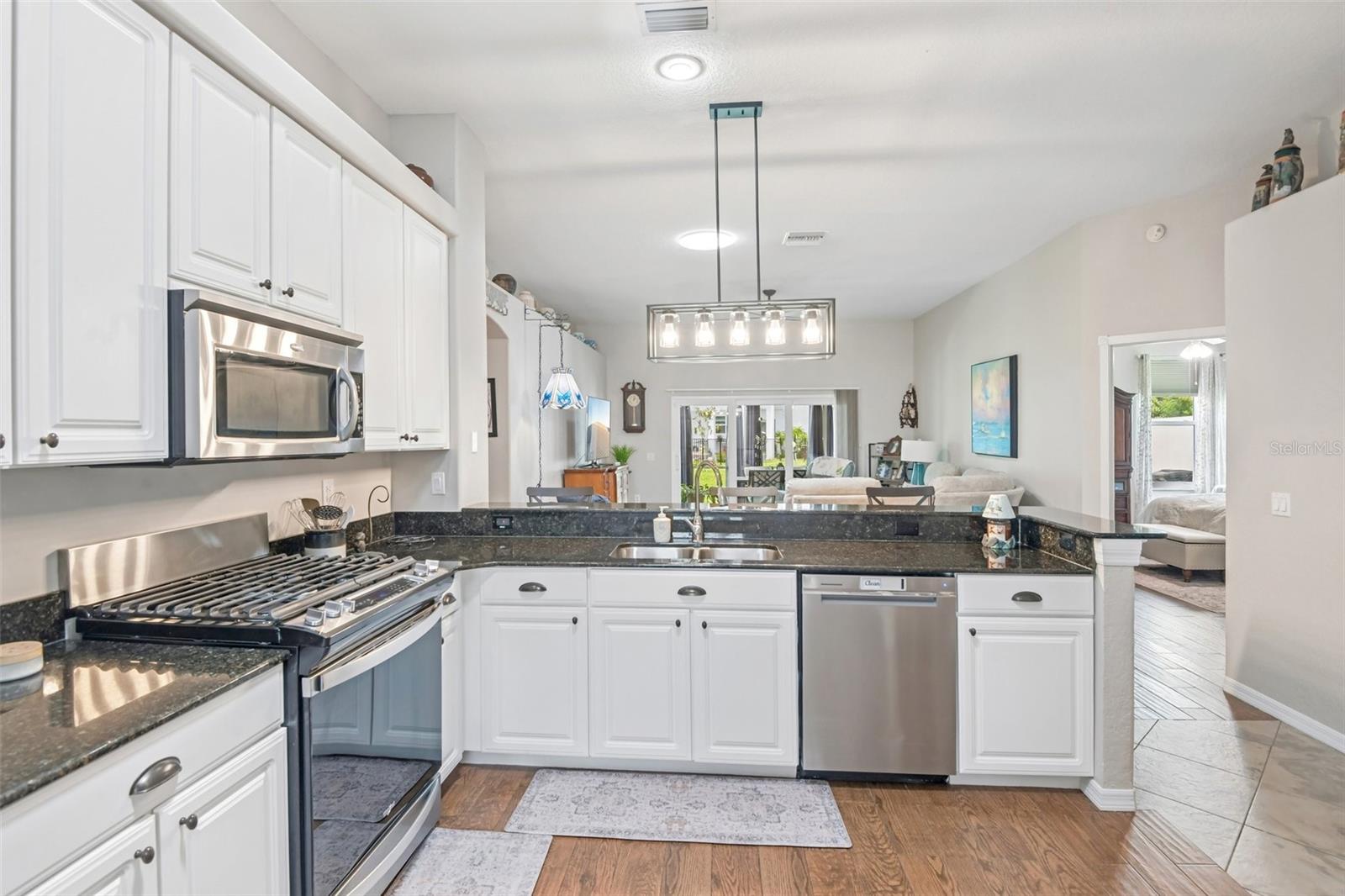 TB8513745