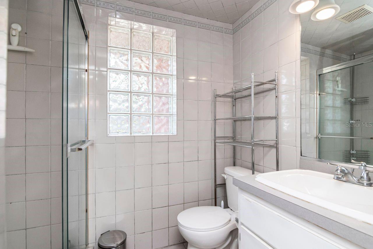 IN LAW SUITE BATH