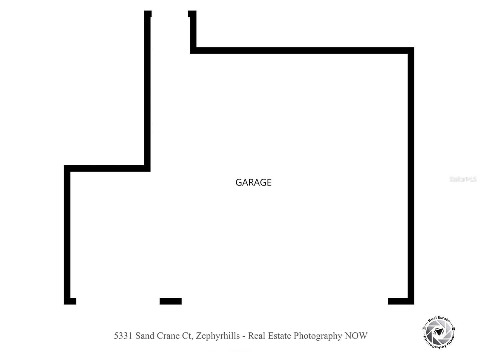 Oversized garage with golf cart