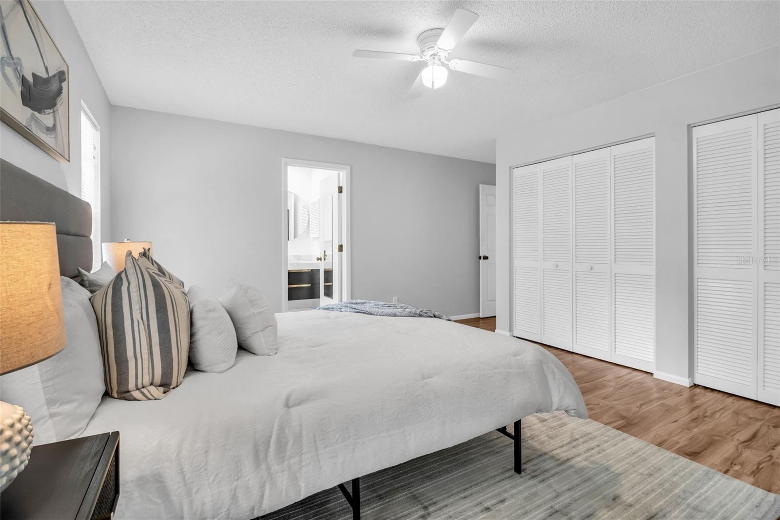 Private en-suite bath~