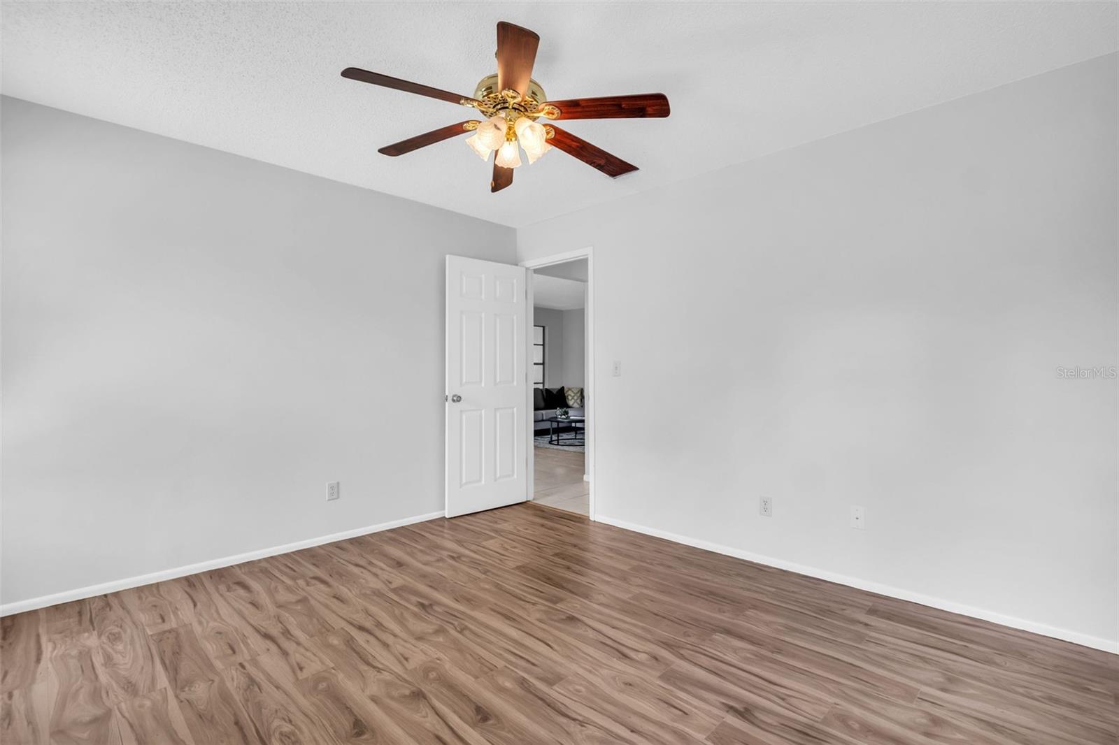 New waterproof laminate plank flooring~