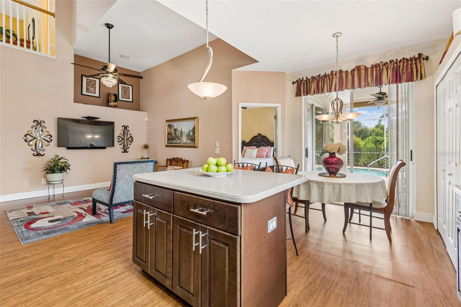 EAT IN KITCHEN SPACE