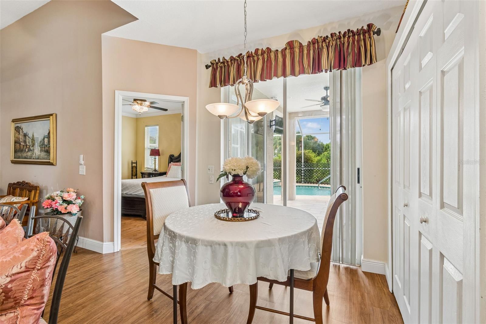 EAT IN KITCHEN SPACE AND PANTRY