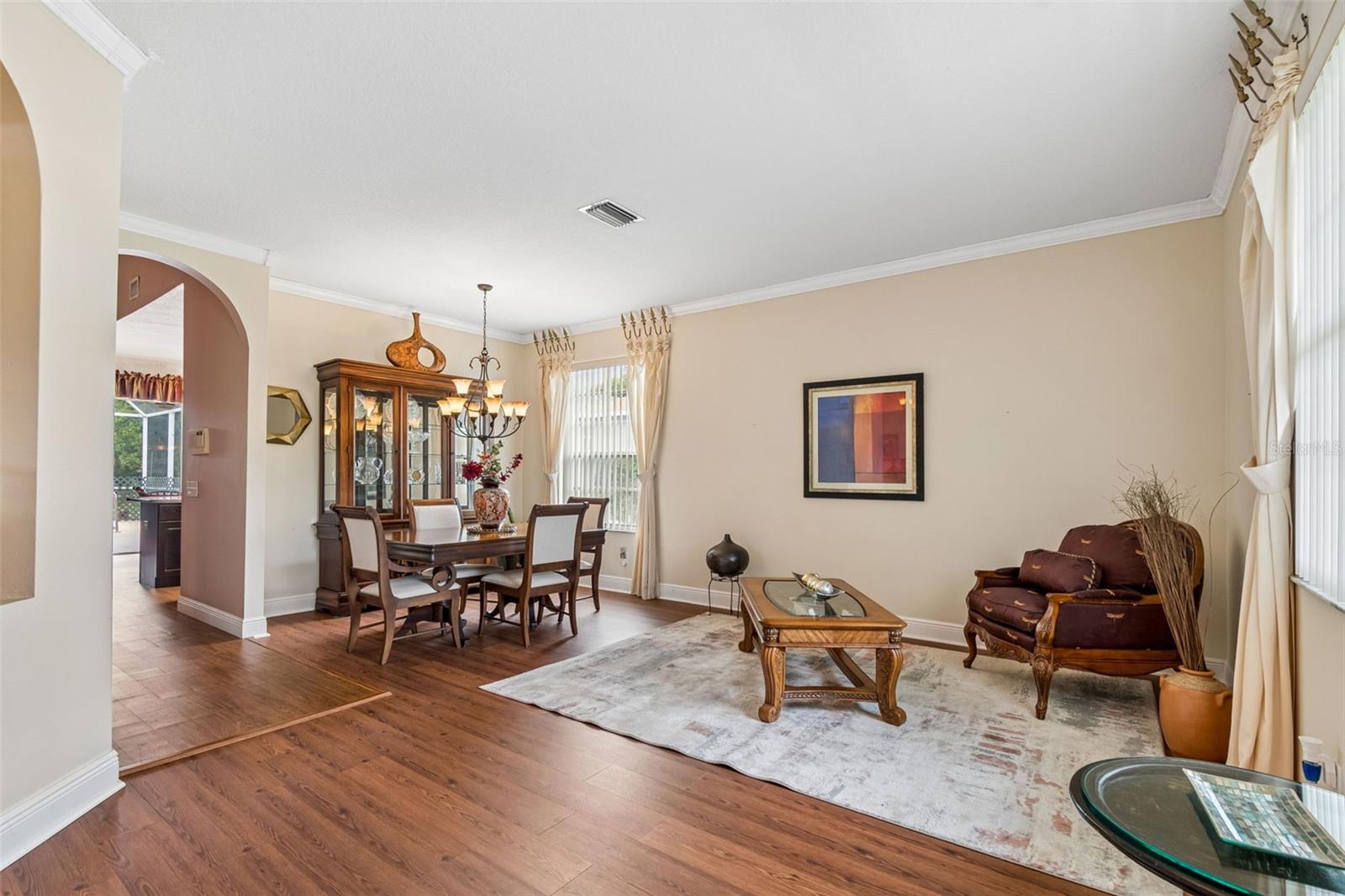 LIVING/ DINING ROOM COMBO