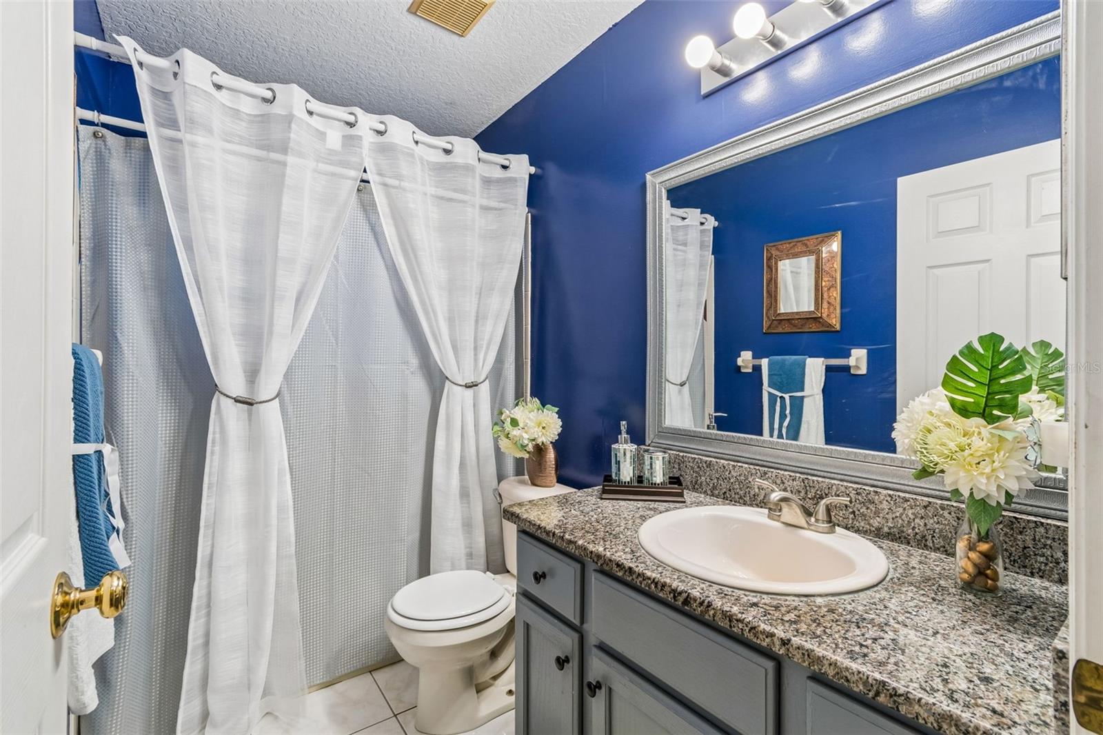 SECOND STORY /LOFT FULL BATHROOM