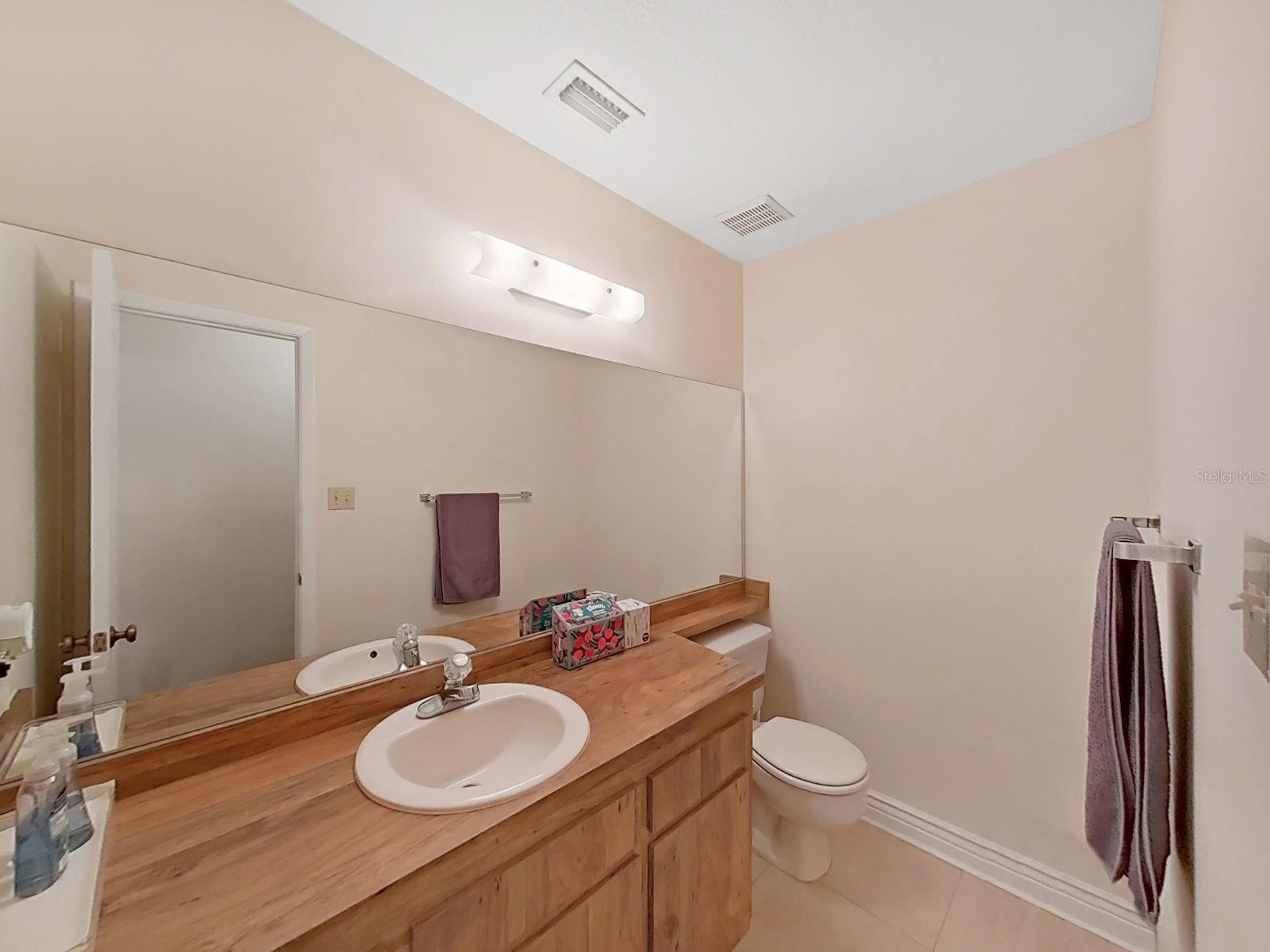 Guest 1/2 Bathroom