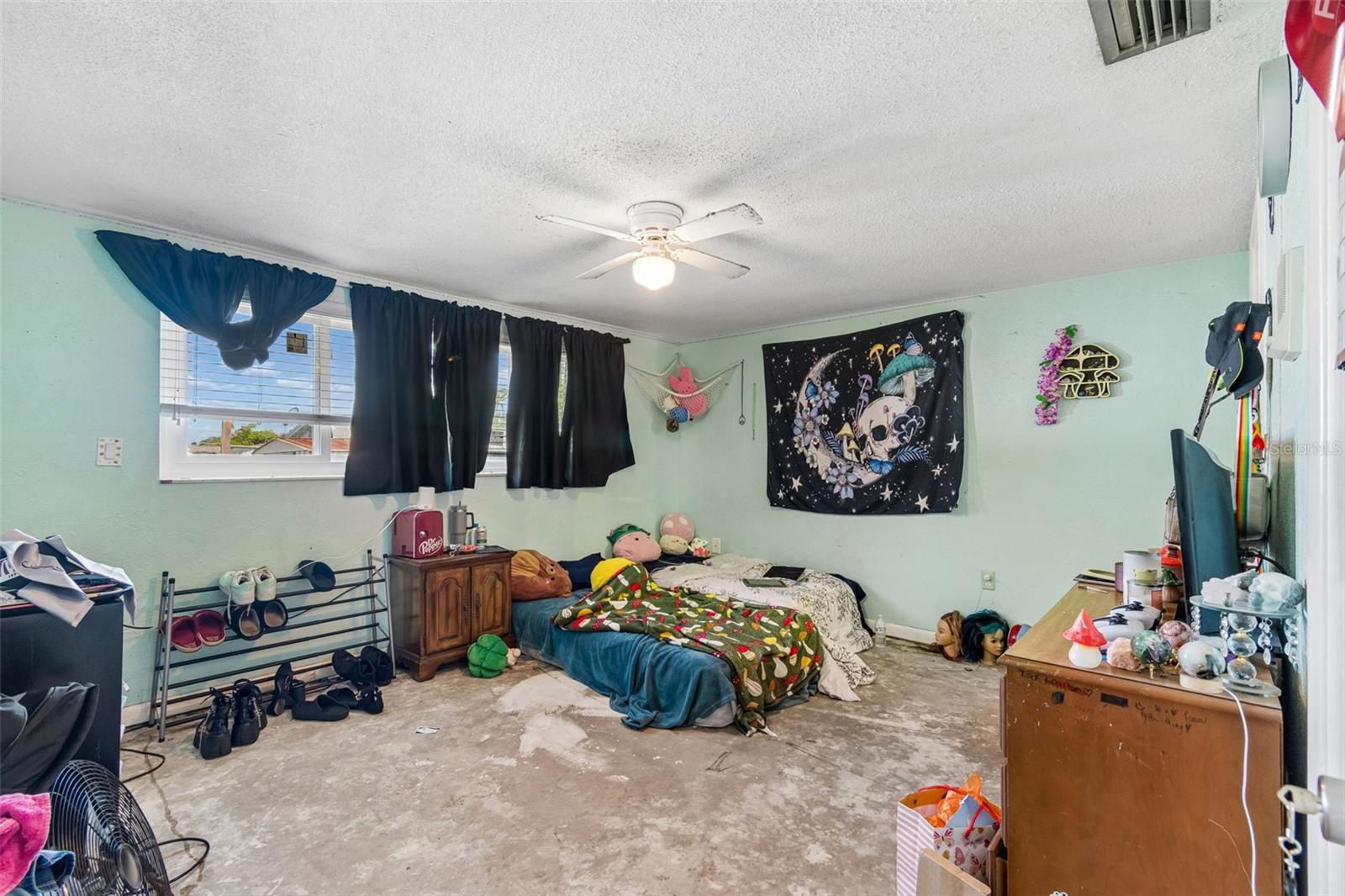 TB8513845