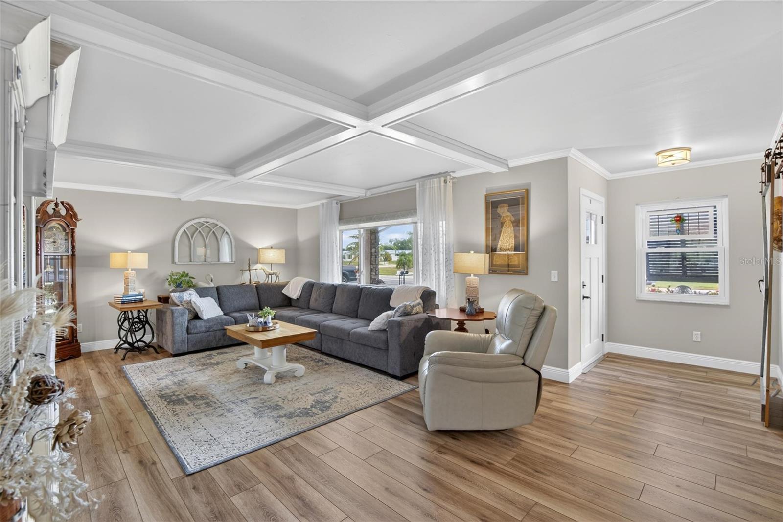TB8513853 - Spacious living room