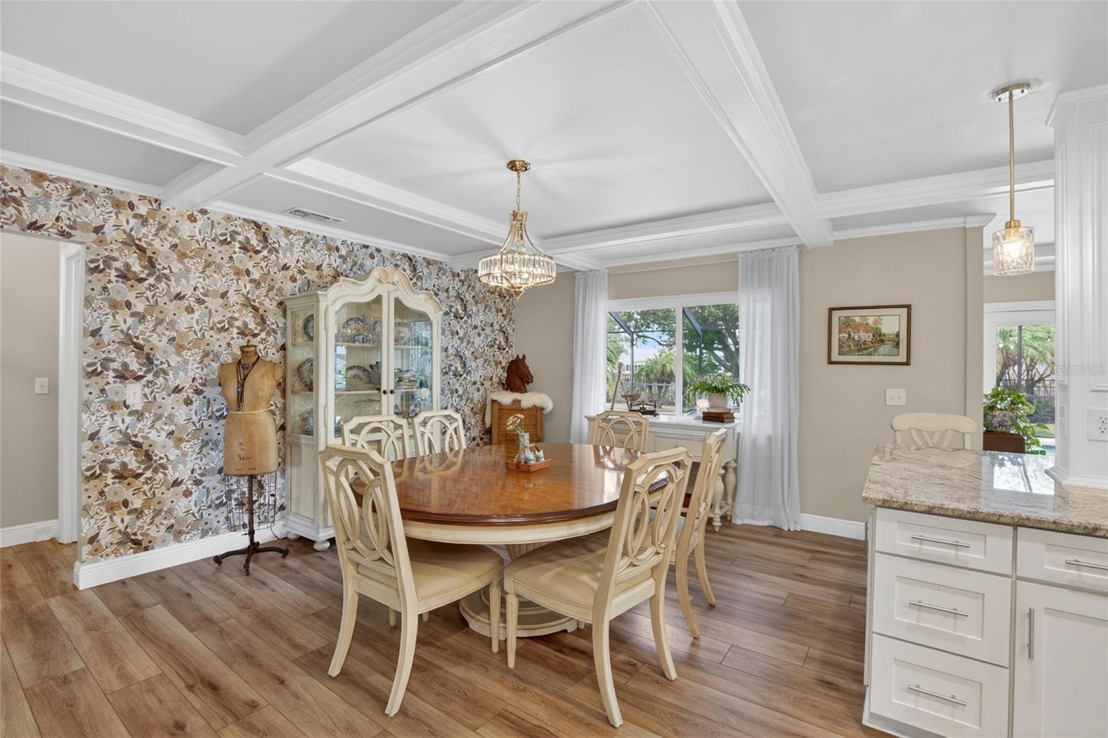 TB8513853 - Awesome dining area