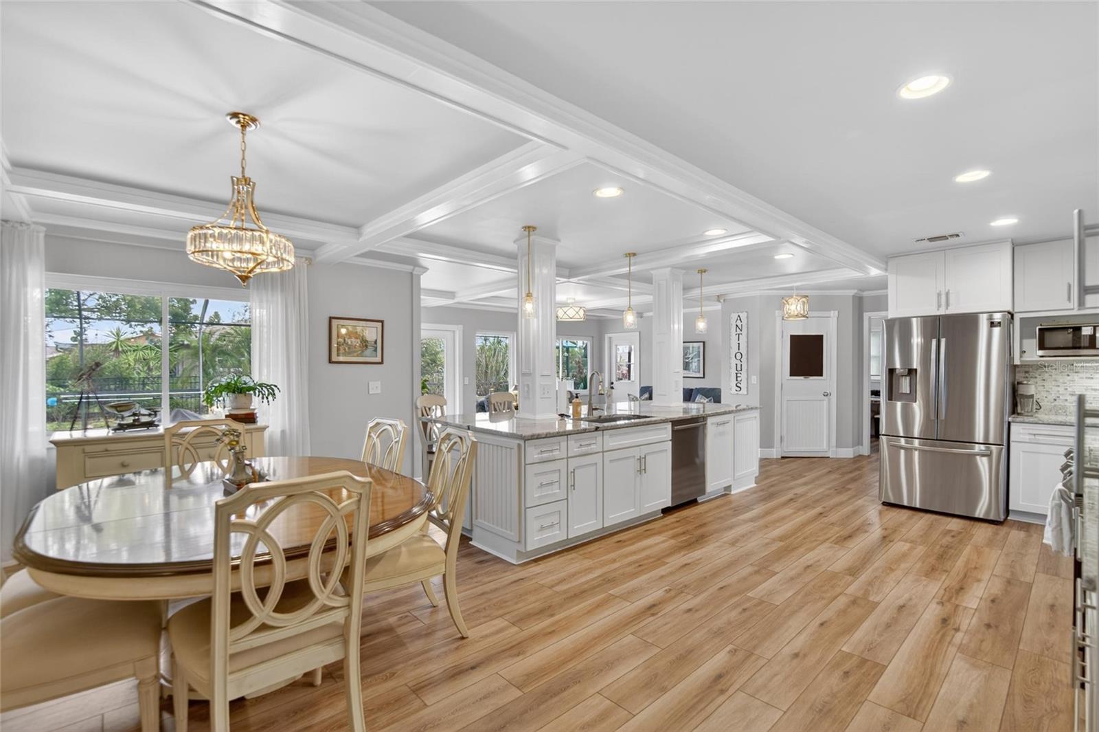 TB8513853 - Coffered ceilings & laminate flooring