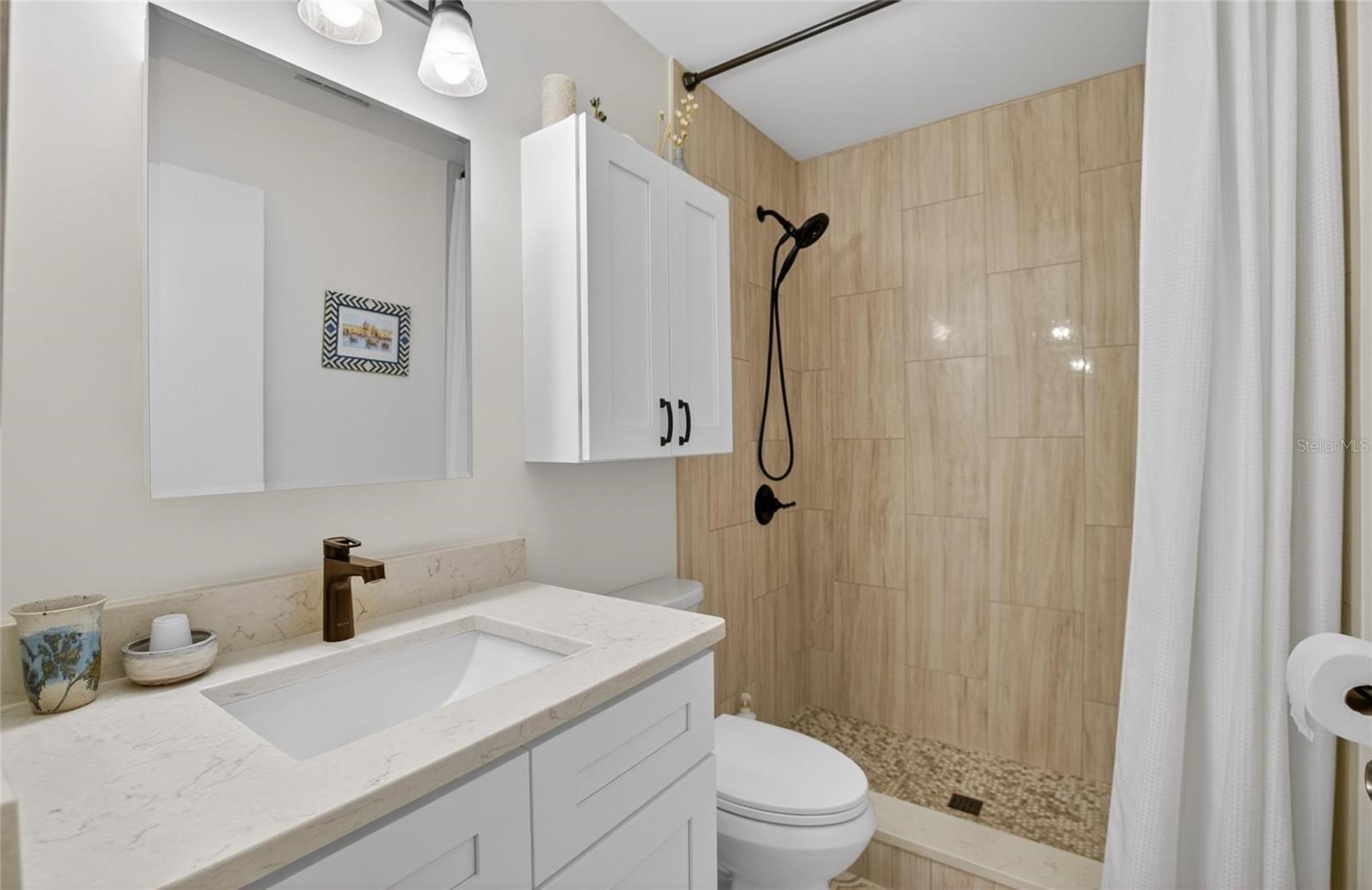 TB8513853 - Remodeled second bath