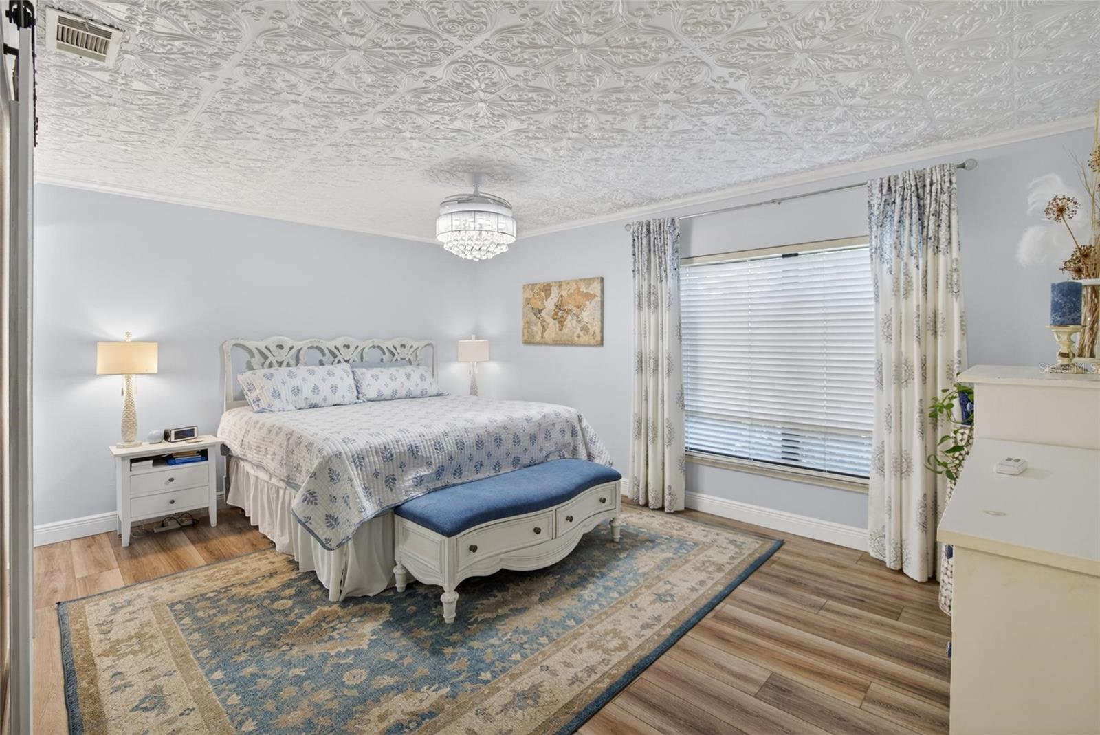 TB8513853 - Primary bedroom
