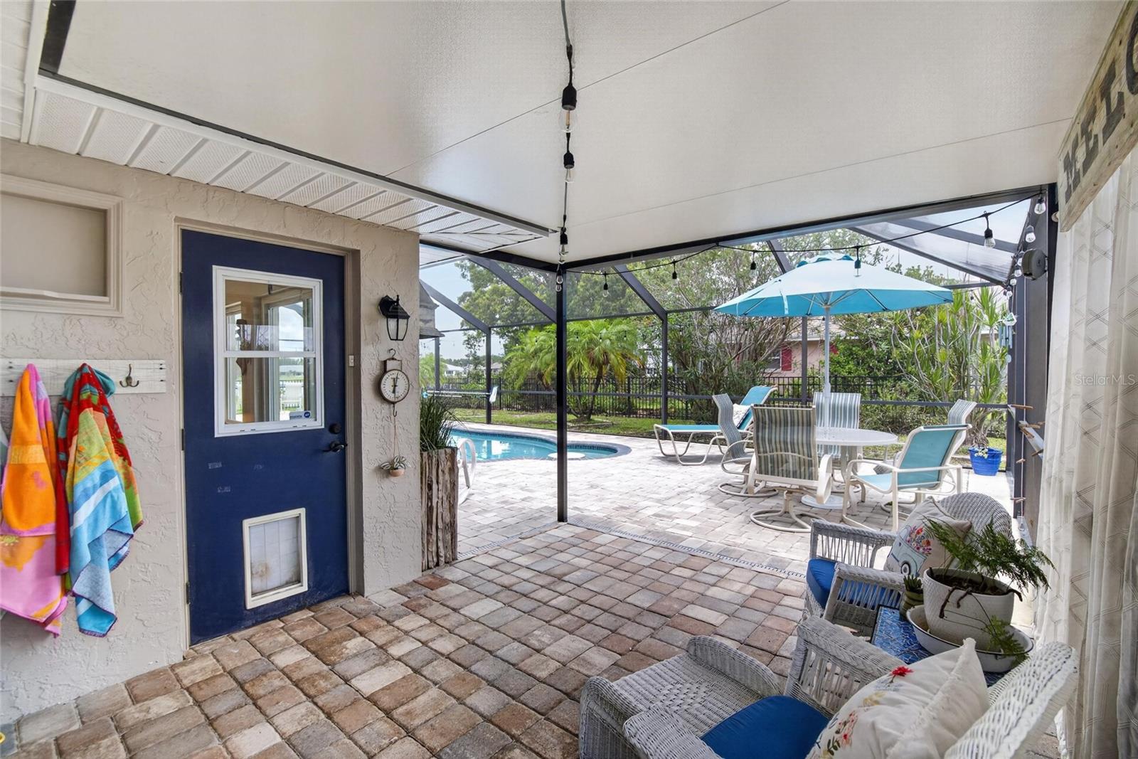 TB8513853 - Door w/doggie door from family room
