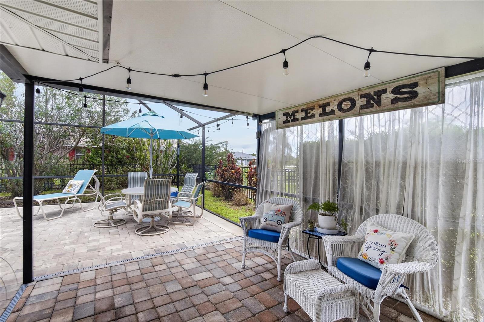 TB8513853 - Covered porch area