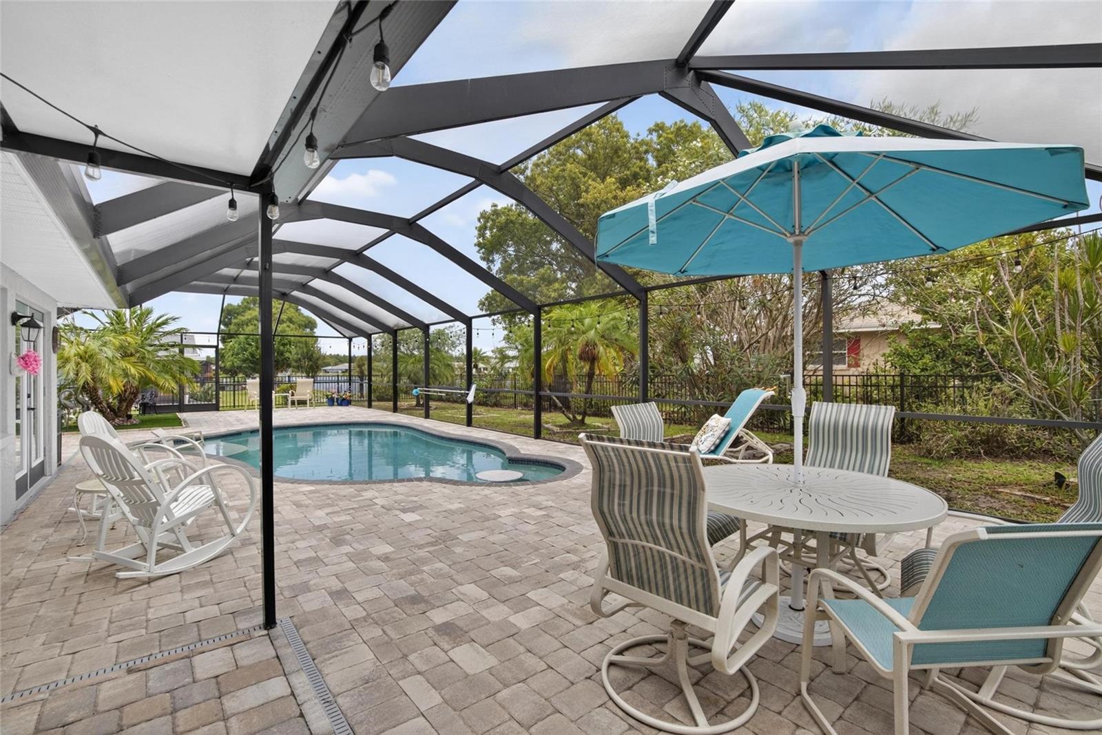 TB8513853 - Spacious screened lanai