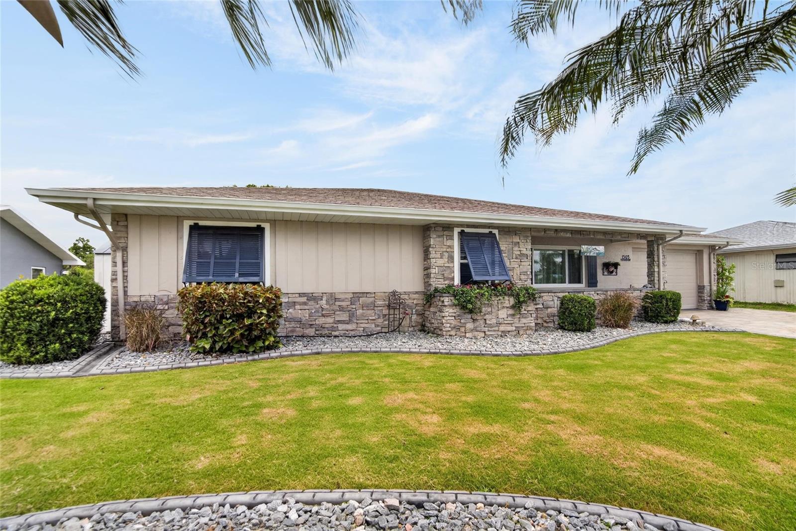 TB8513853 - Florida Key Shutters