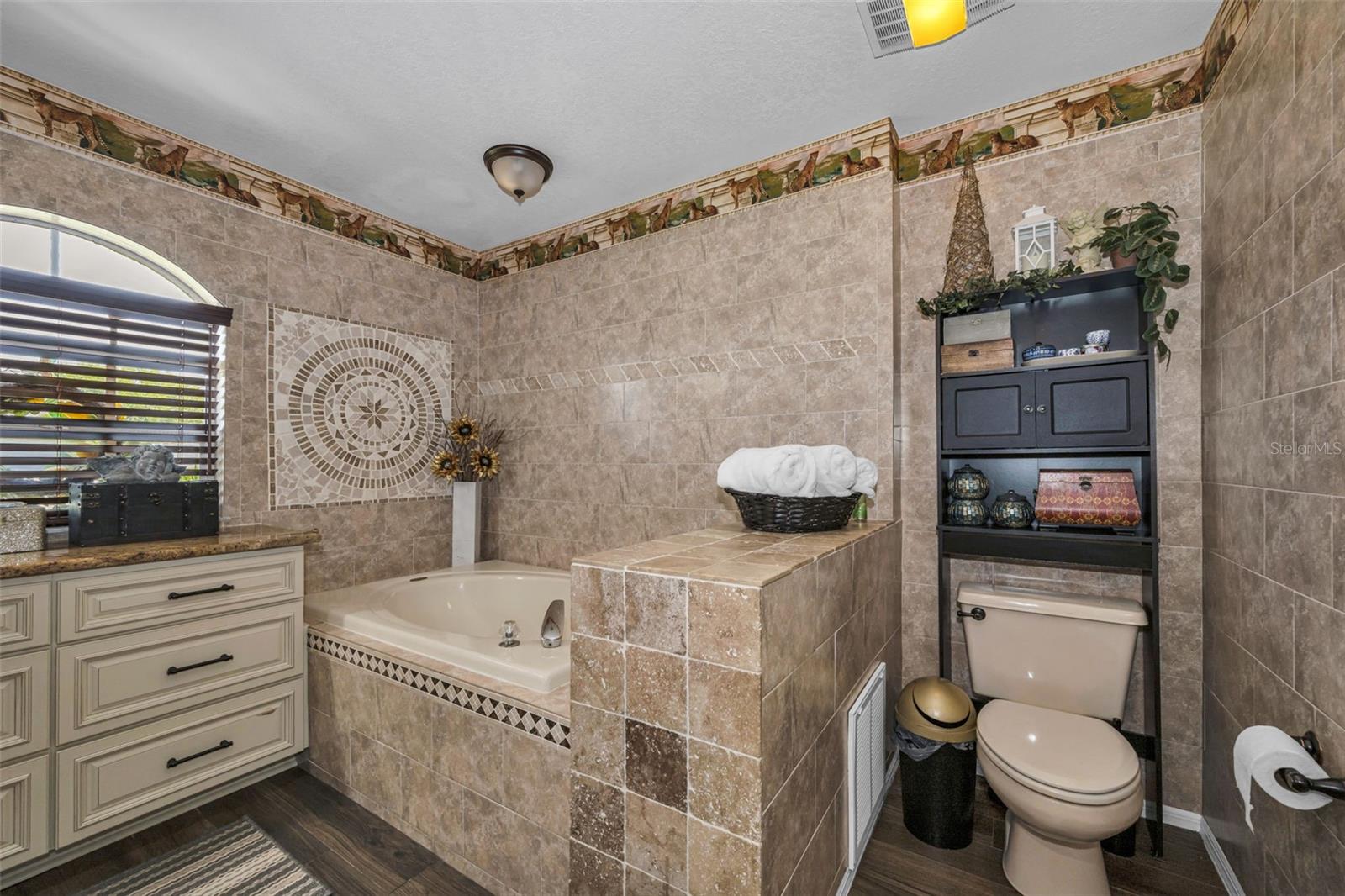 ensuite bath