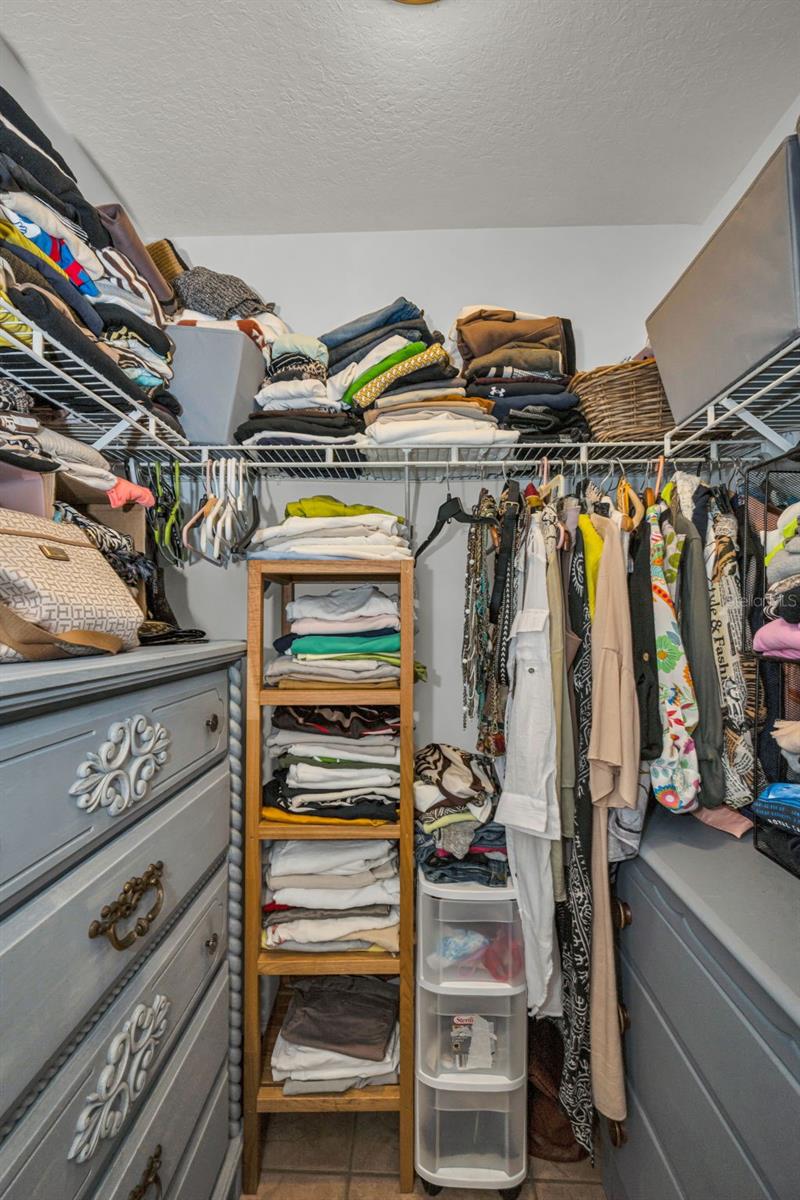 Pri Bdrm w/two large walk-in closets