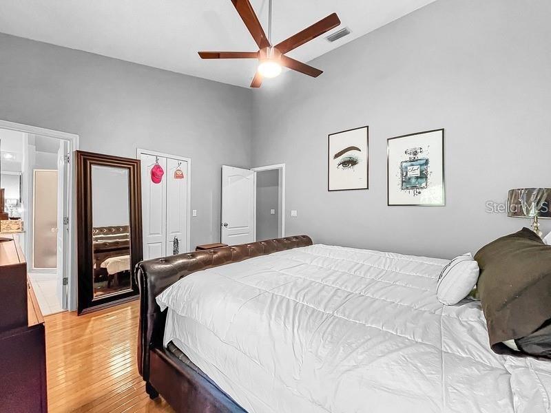 king size bed in the picture