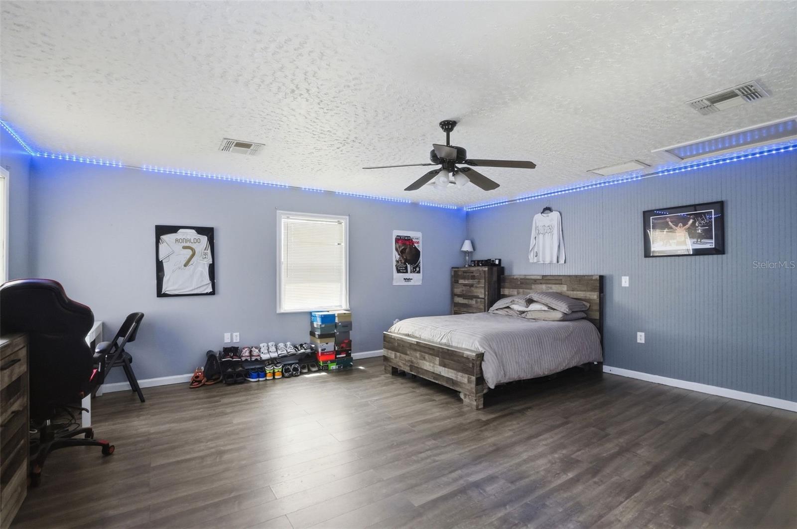 Large bonus room!! Endless uses!!